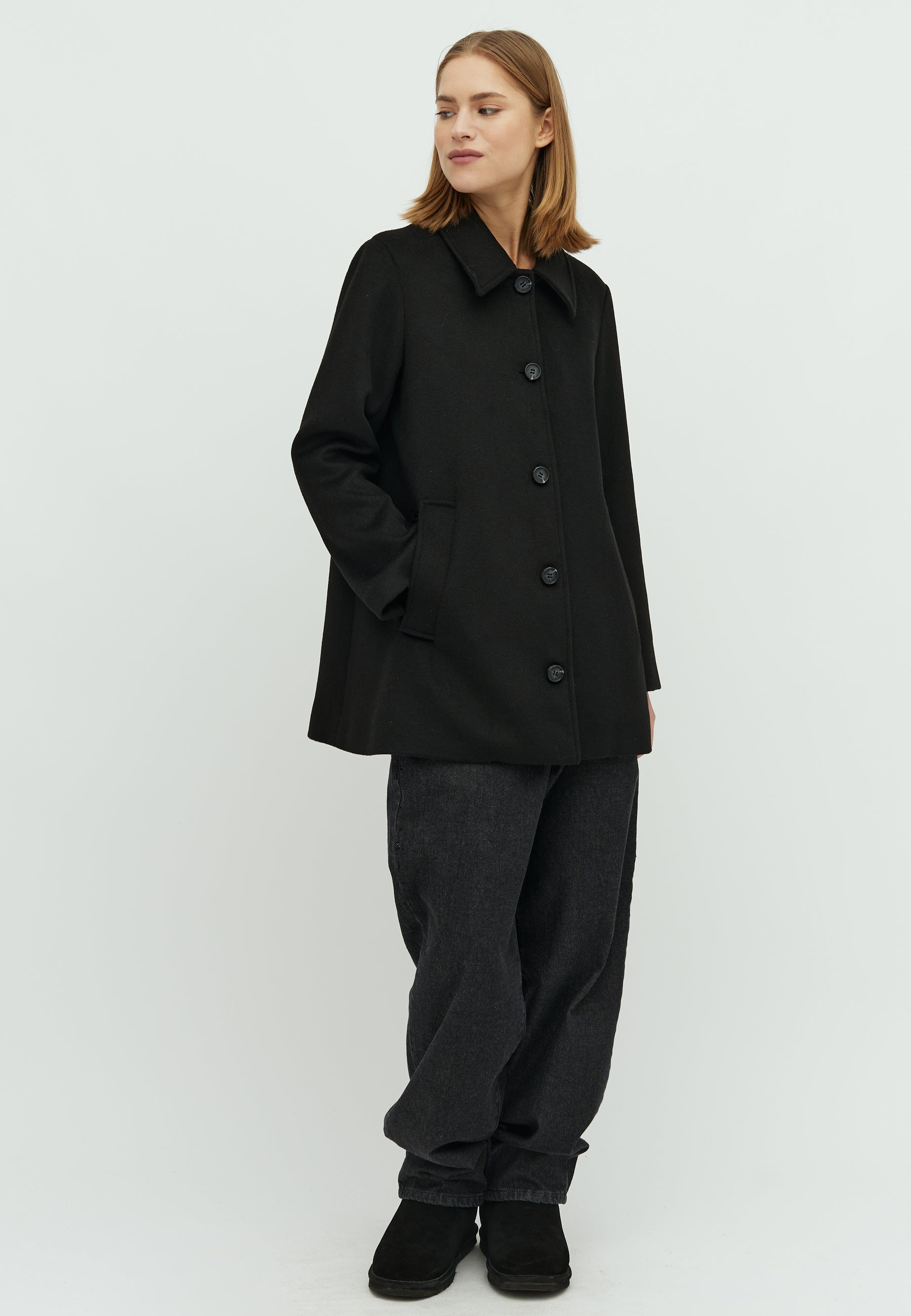 Caprice Short-M_Black_Model_0