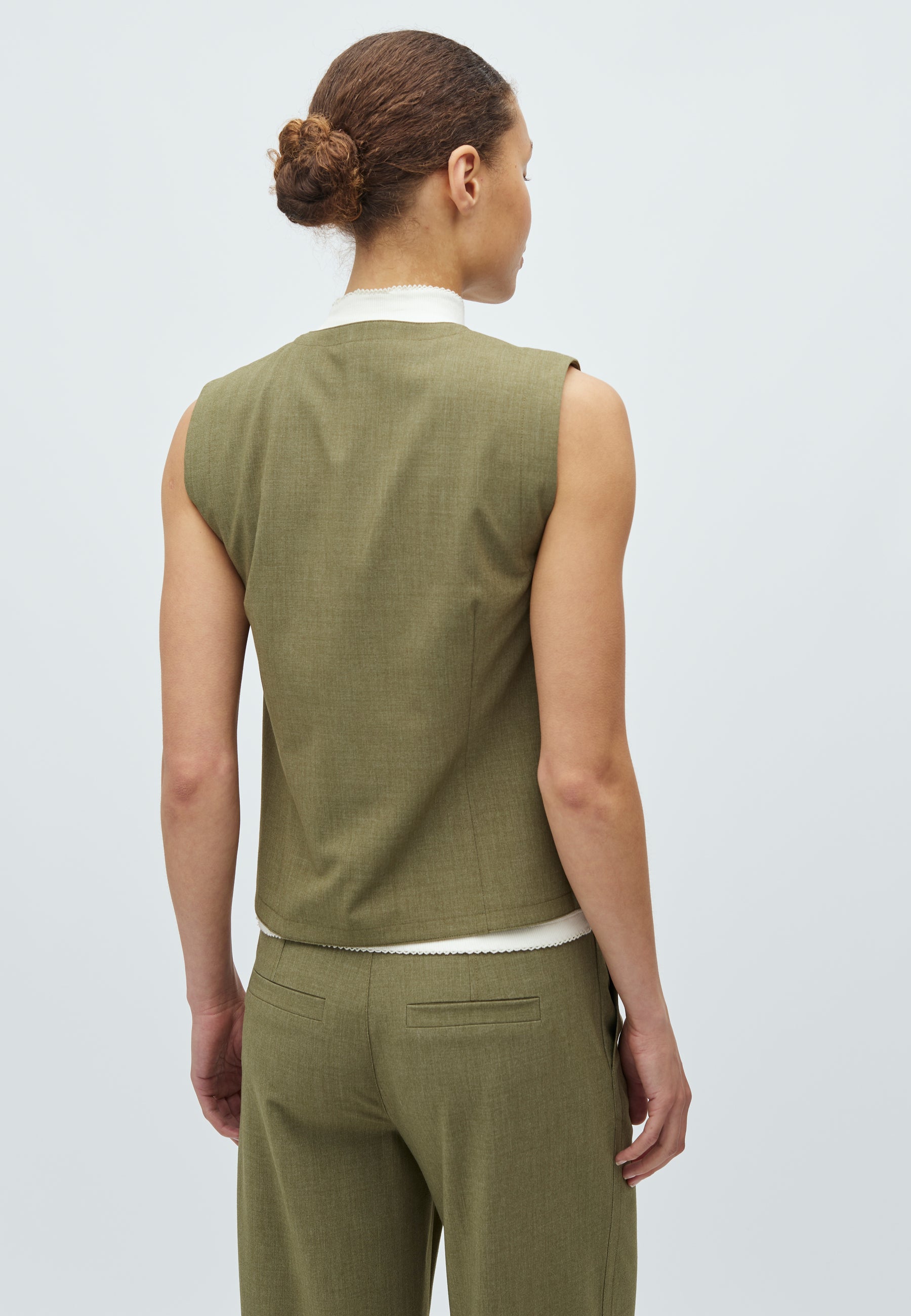 Flavina-M_Dusty Olive Melange_Model_1