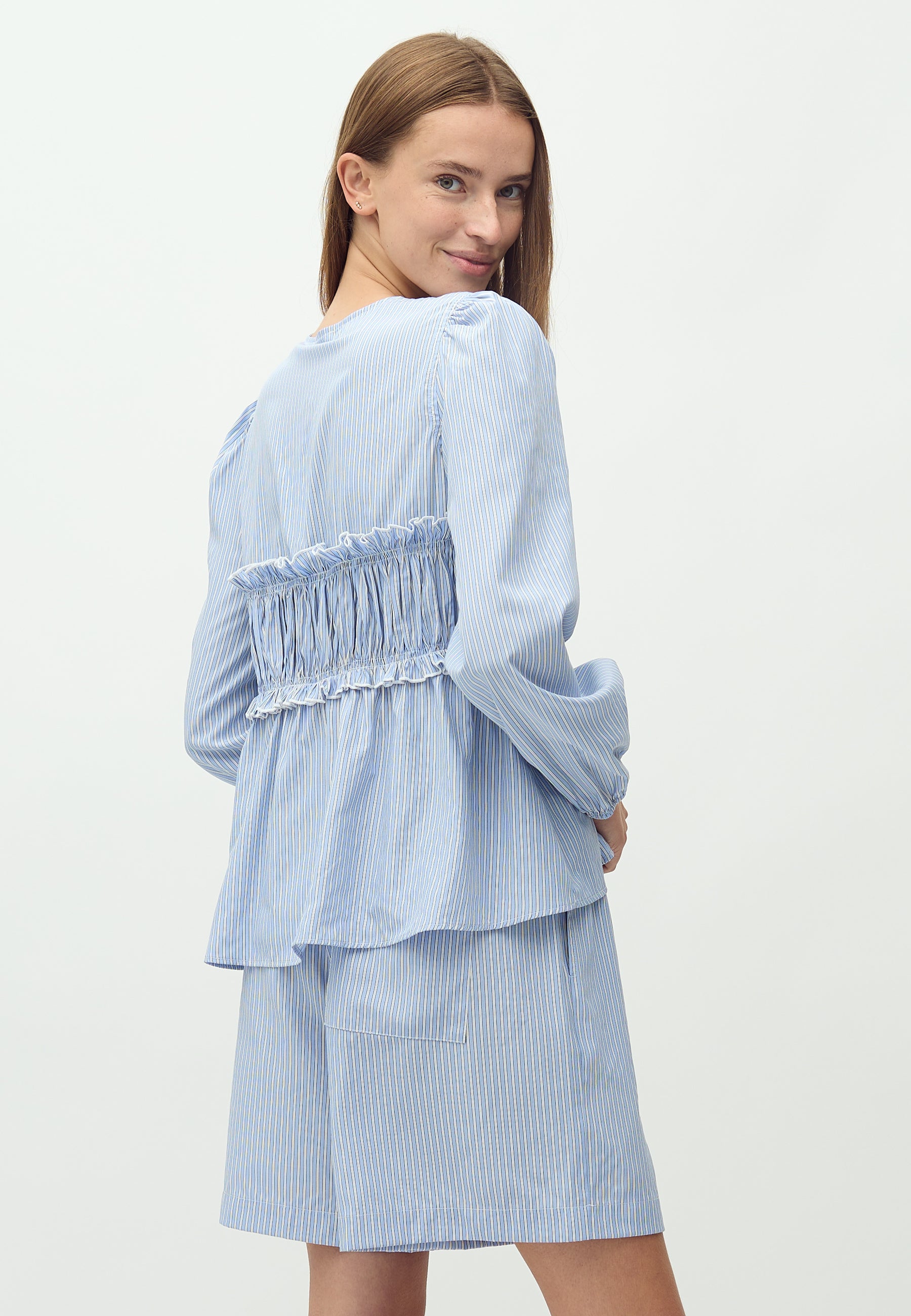 Pipa-M_Blue Zinnia Stripe_Model_1