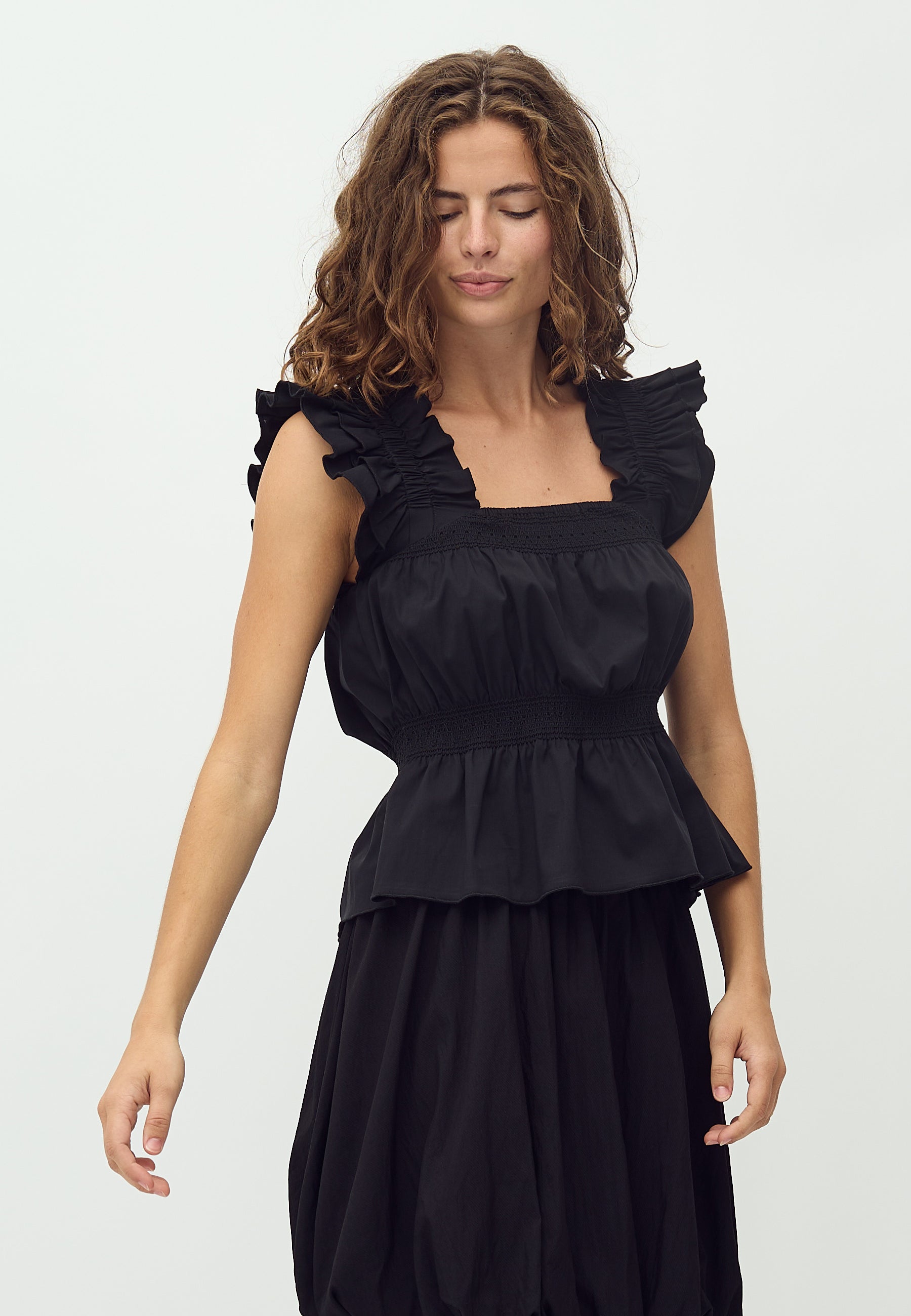 Sania-M_Black_Model_0