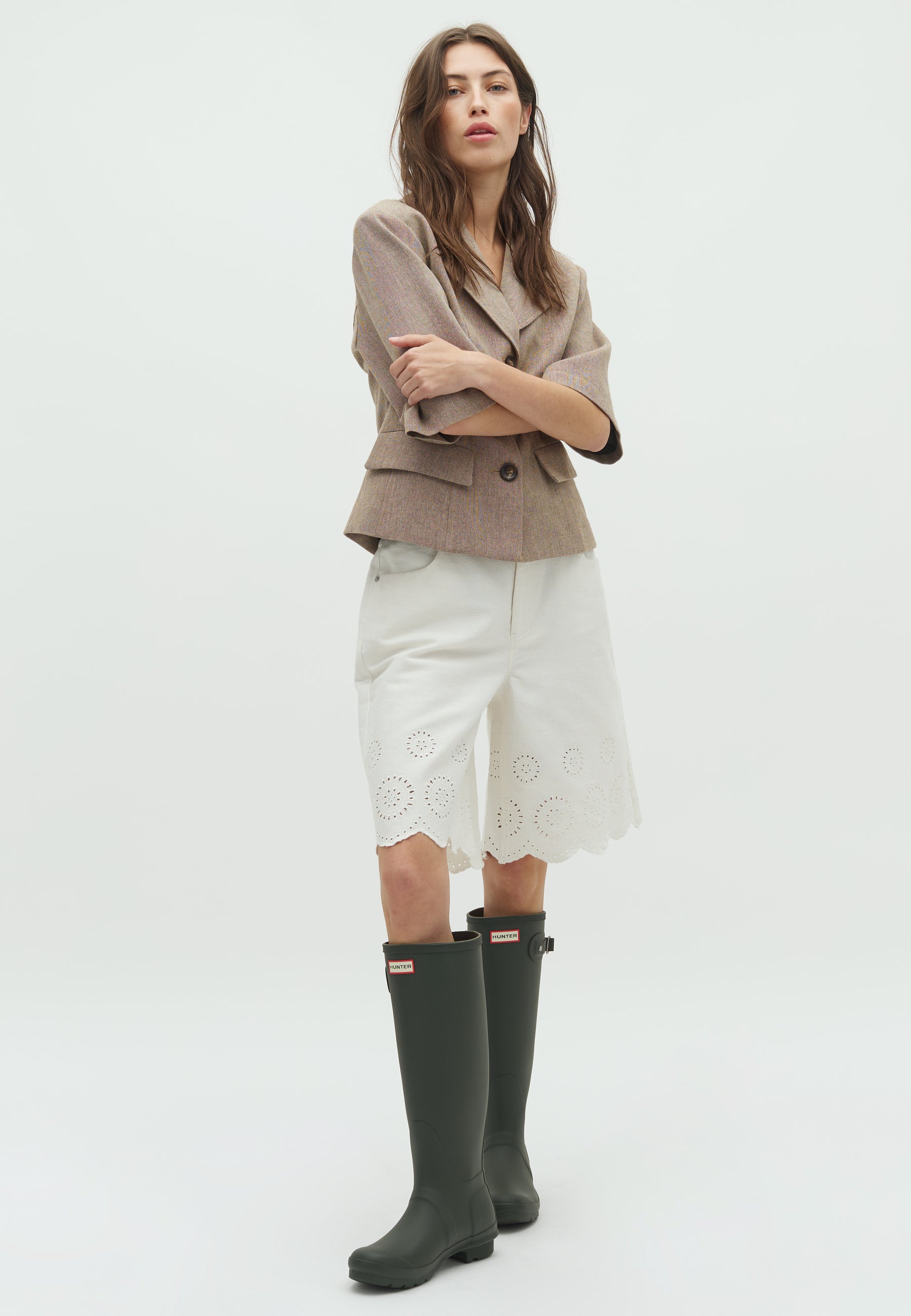 Talina scallop-G_White_Model_0