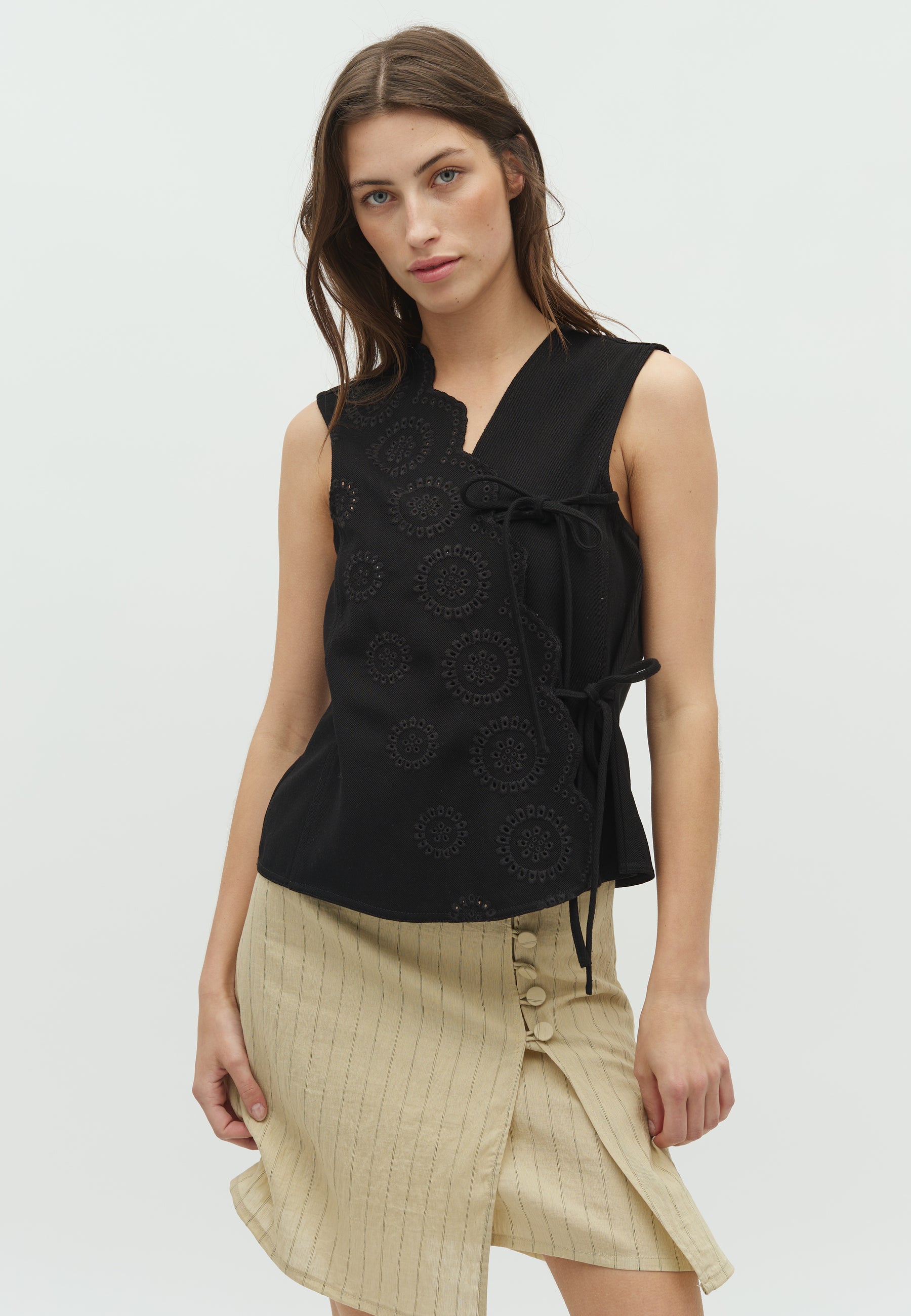 Ciana scallop-G_Black_Model_0