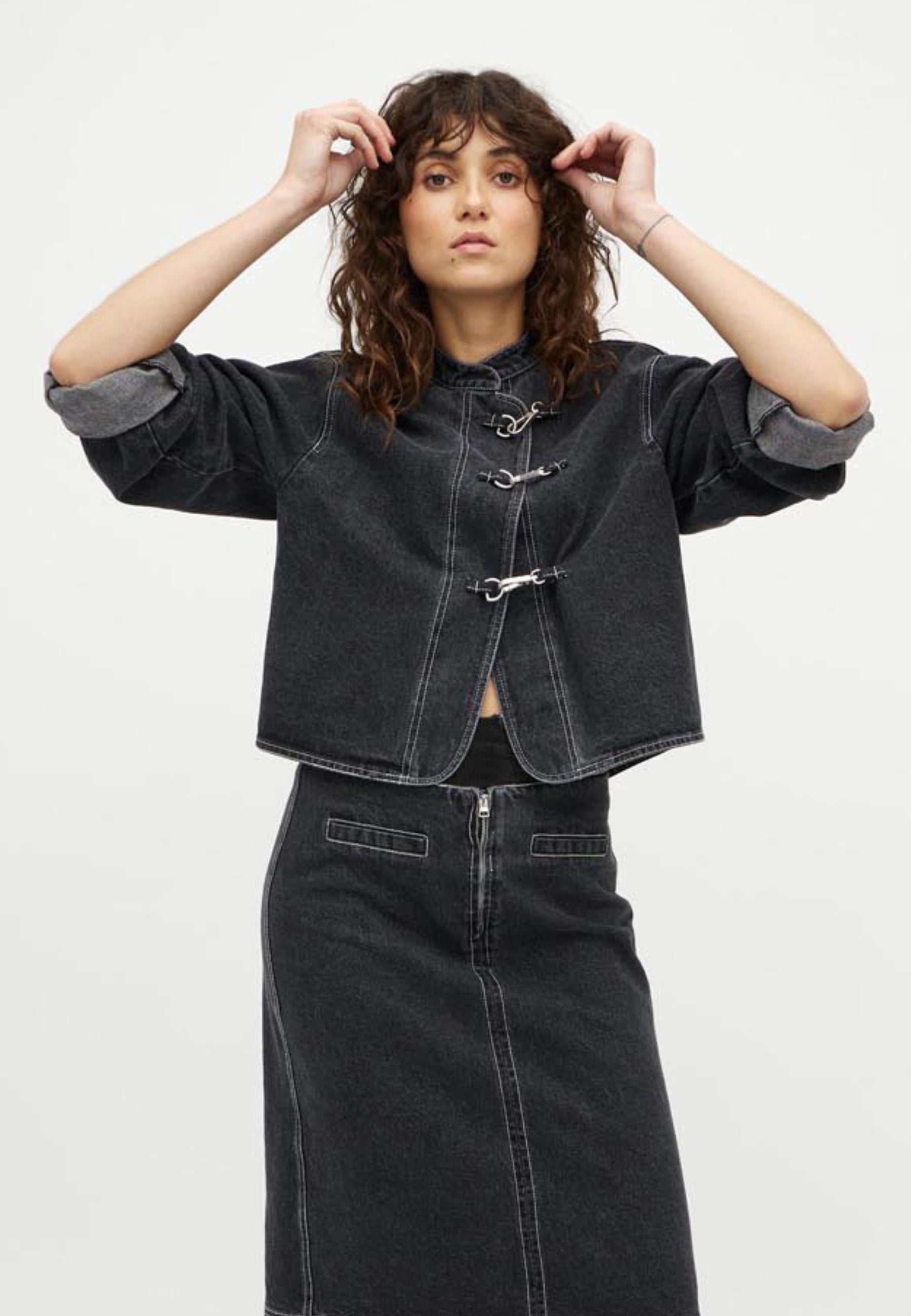 Antera-G_Vintage grey_Model_0