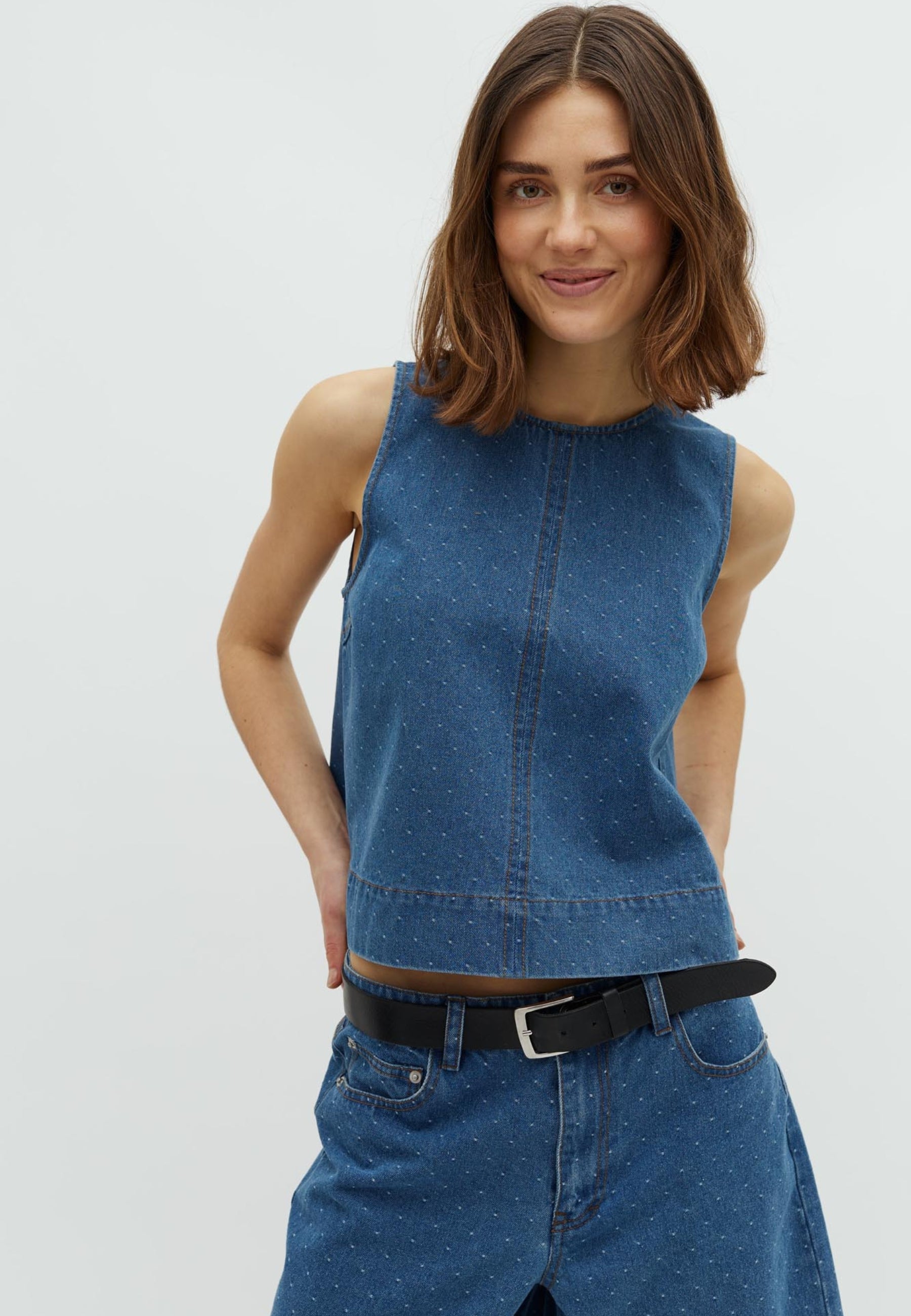 Rihne-G_Midt blue dot_Model_0