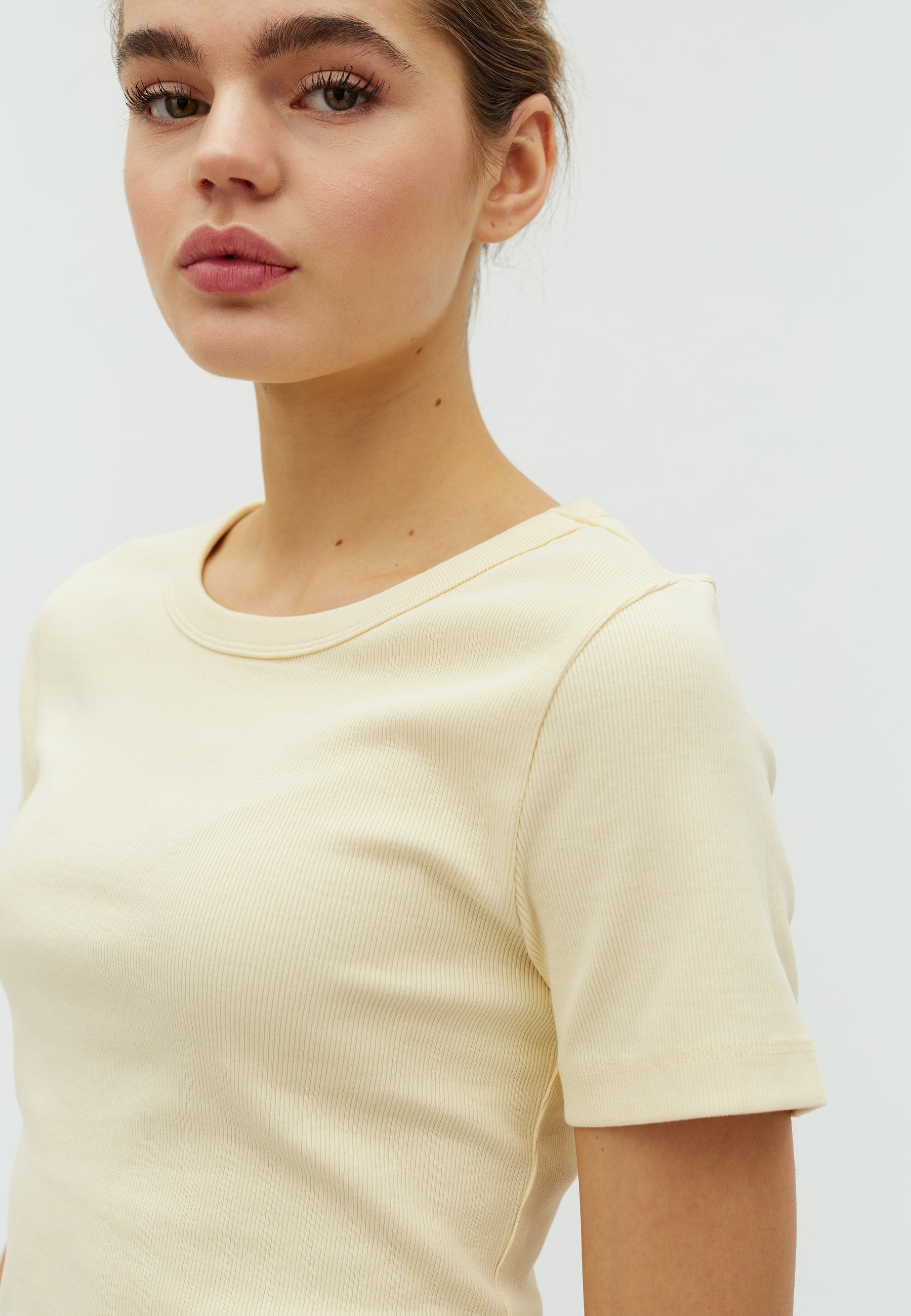 Otis-M_Summer Yellow_Model_4