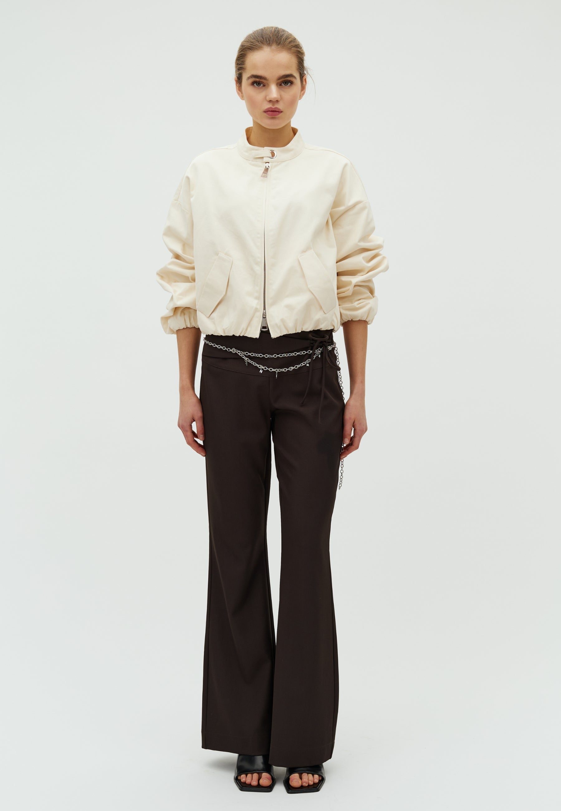 Elicora-F_Antique White_Model_3