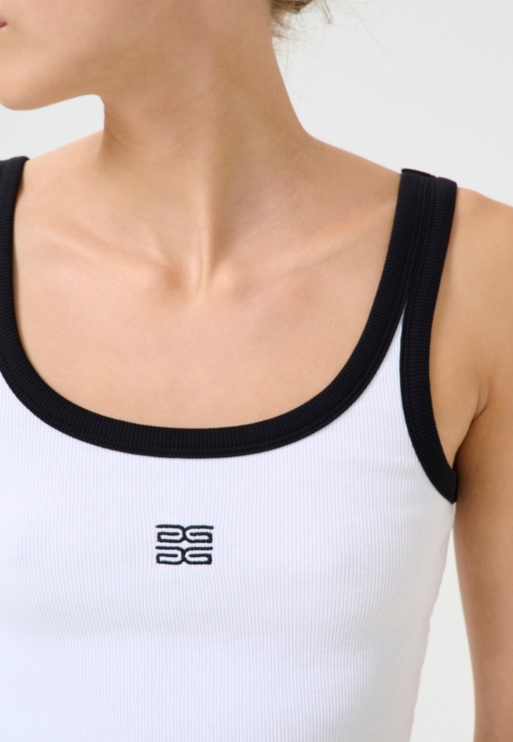 10910268 GZdrew contrast logo top_Bright White_Model_1