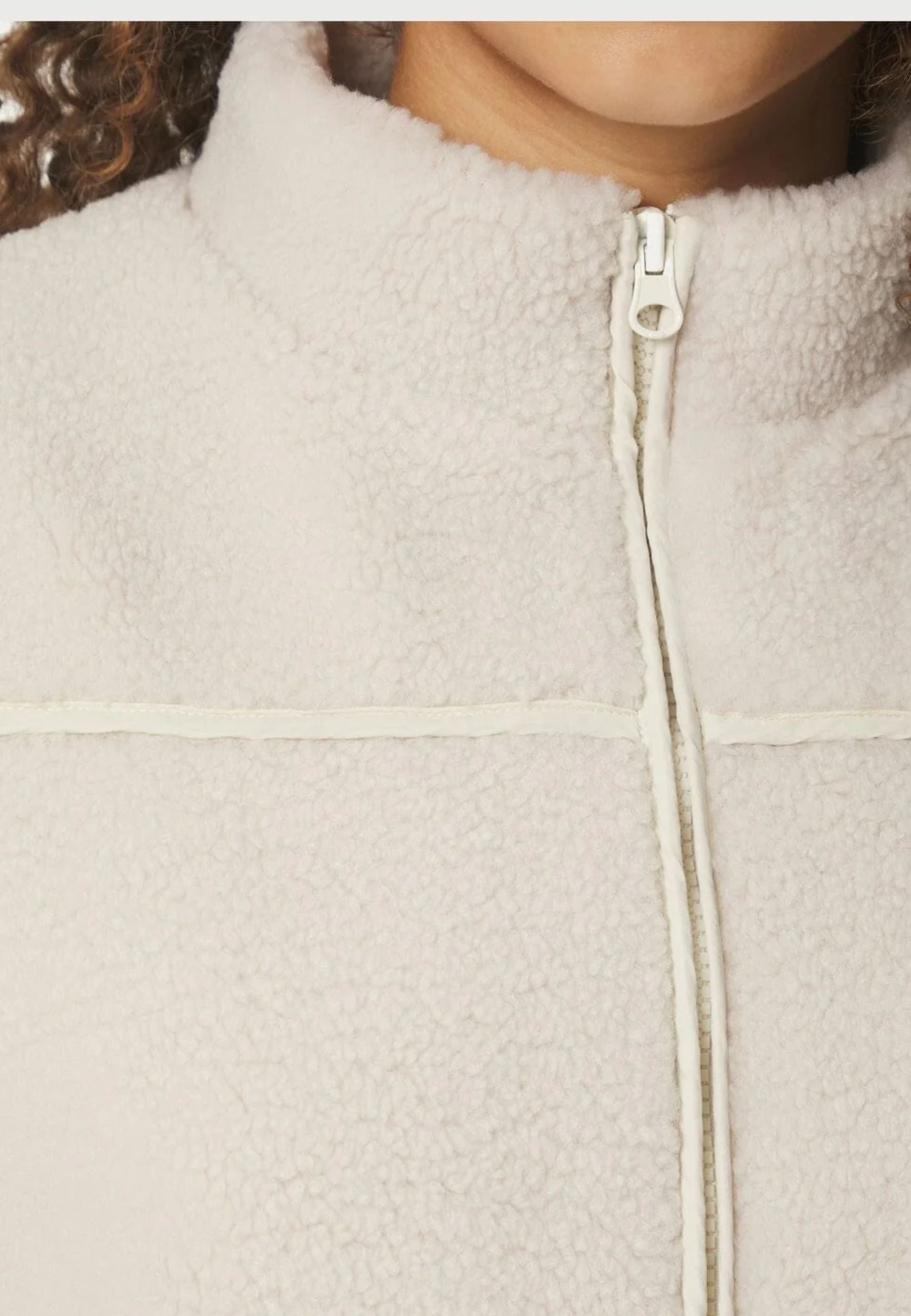 155725 Scout Teddy Waistcoat_Ivory/Ivory_Model_1