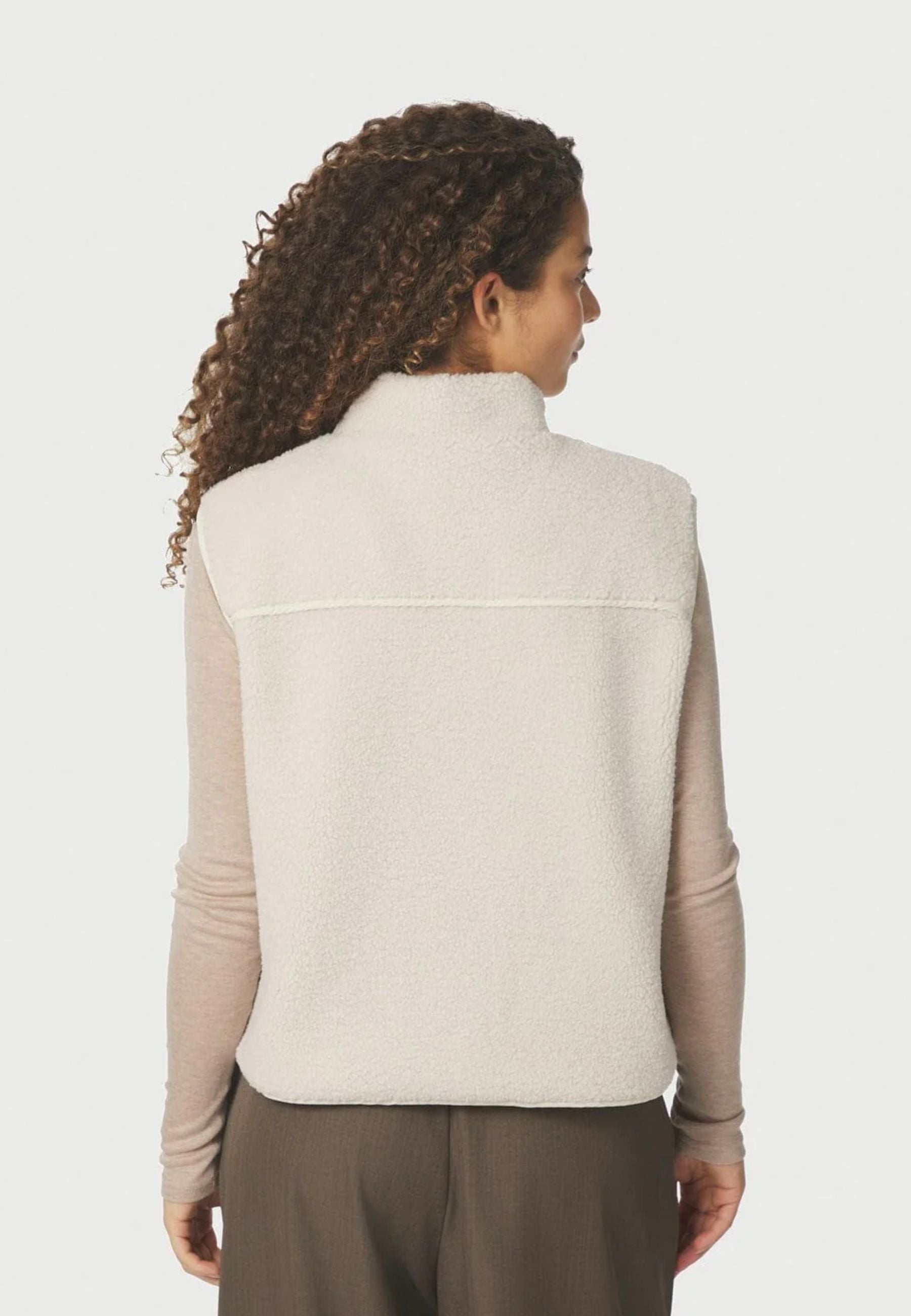 155725 Scout Teddy Waistcoat_Ivory/Ivory_Model_2