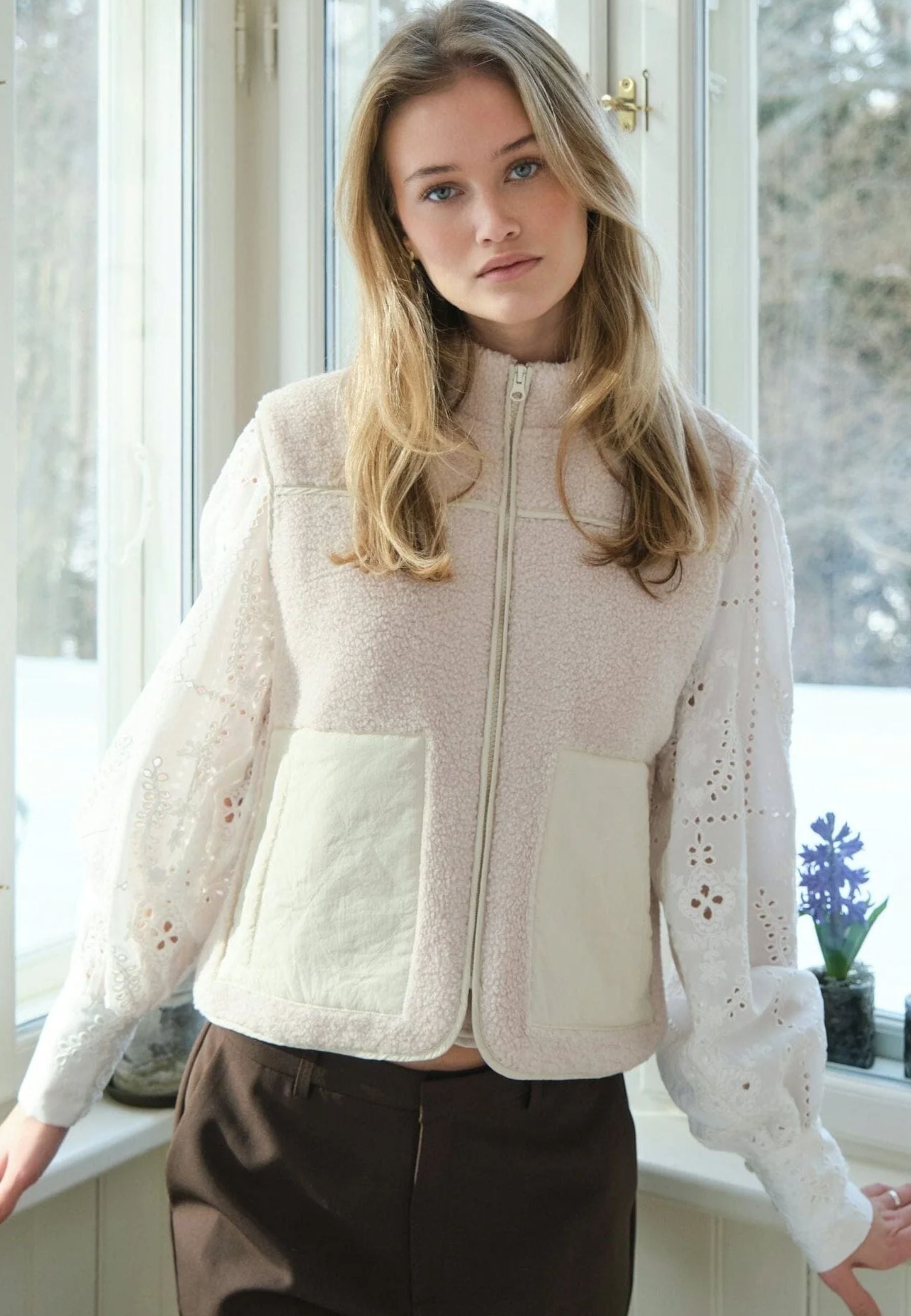 155725 Scout Teddy Waistcoat_Ivory/Ivory_Model_6