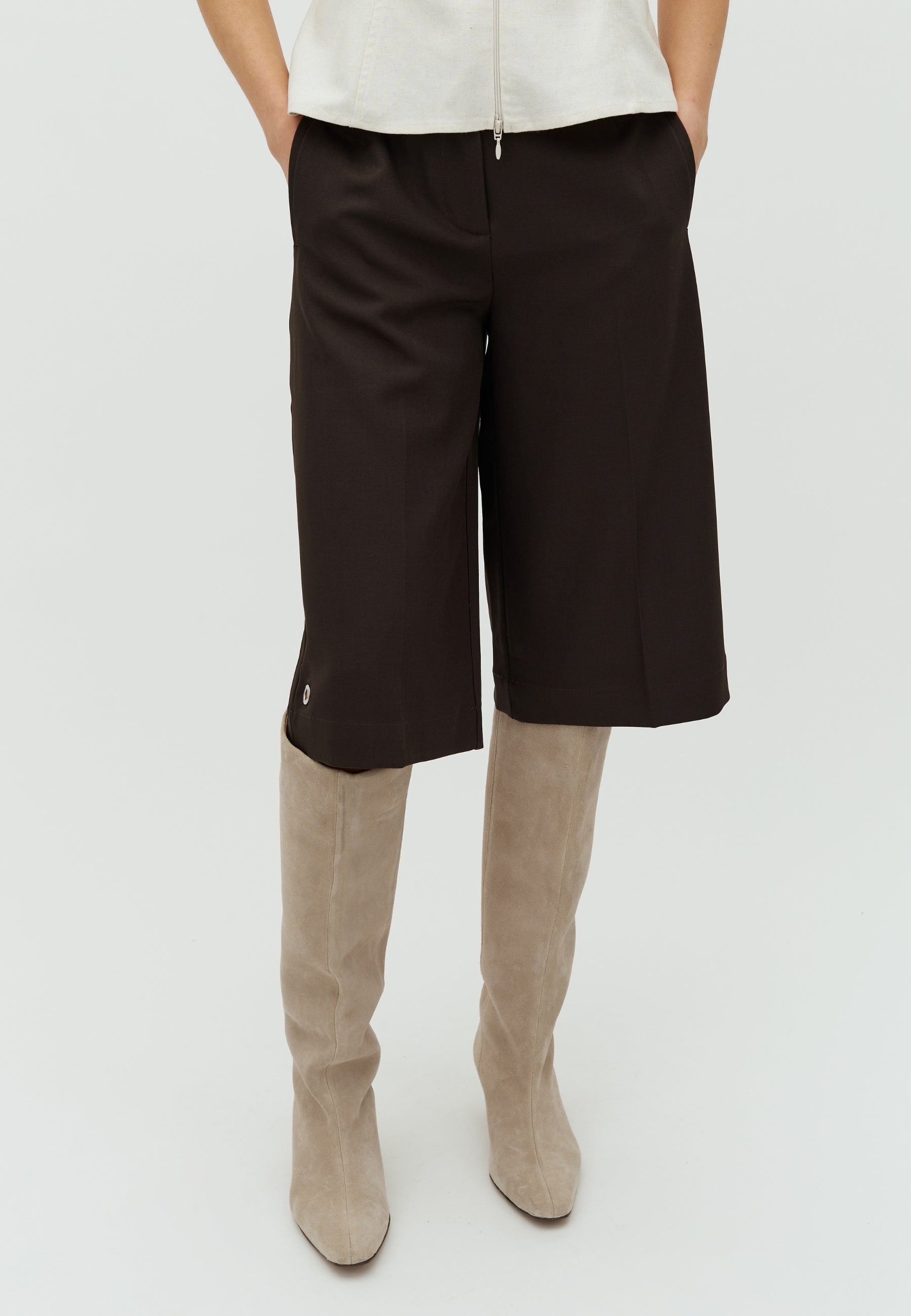 Oviedo-F_Dark Brown_Model_1