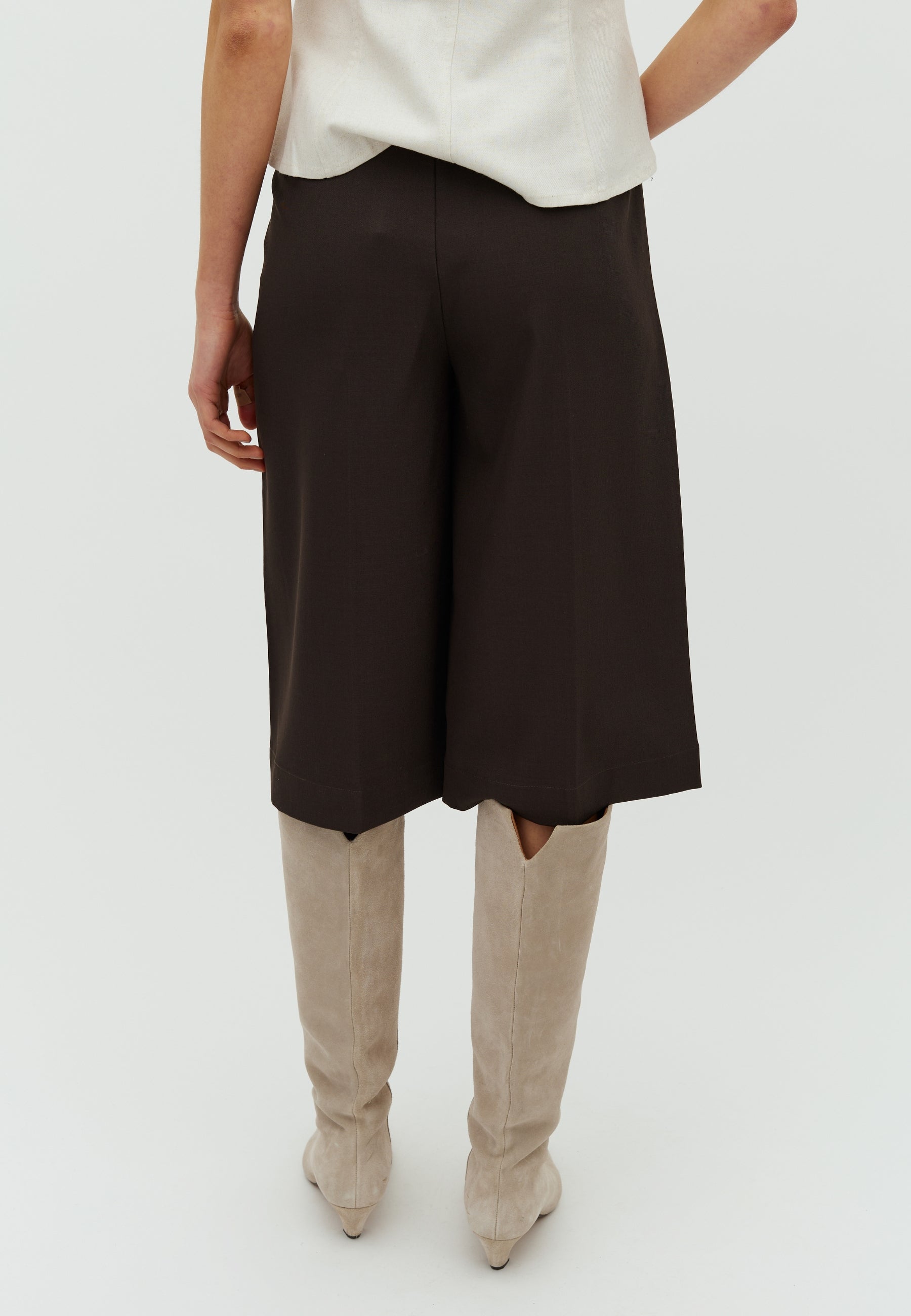 Oviedo-F_Dark Brown_Model_2