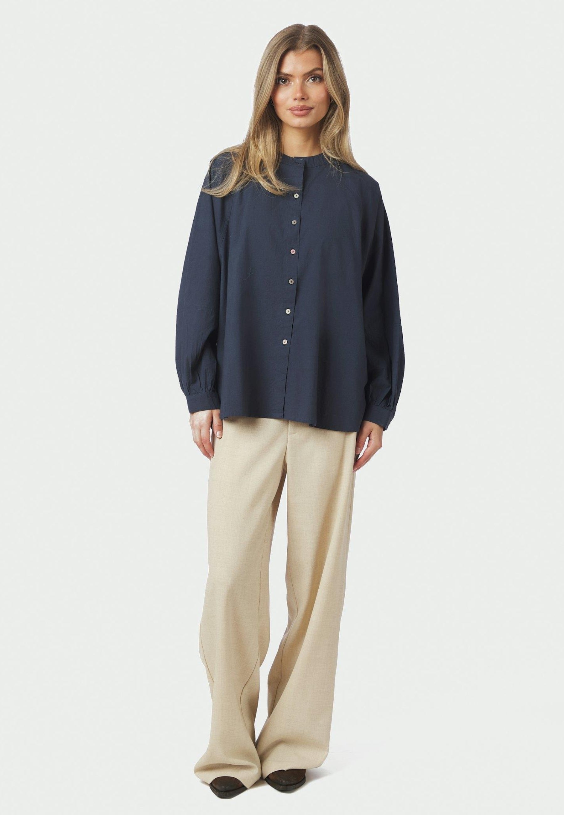 168066 Solane C Poplin Shirt_Navy_Model_3