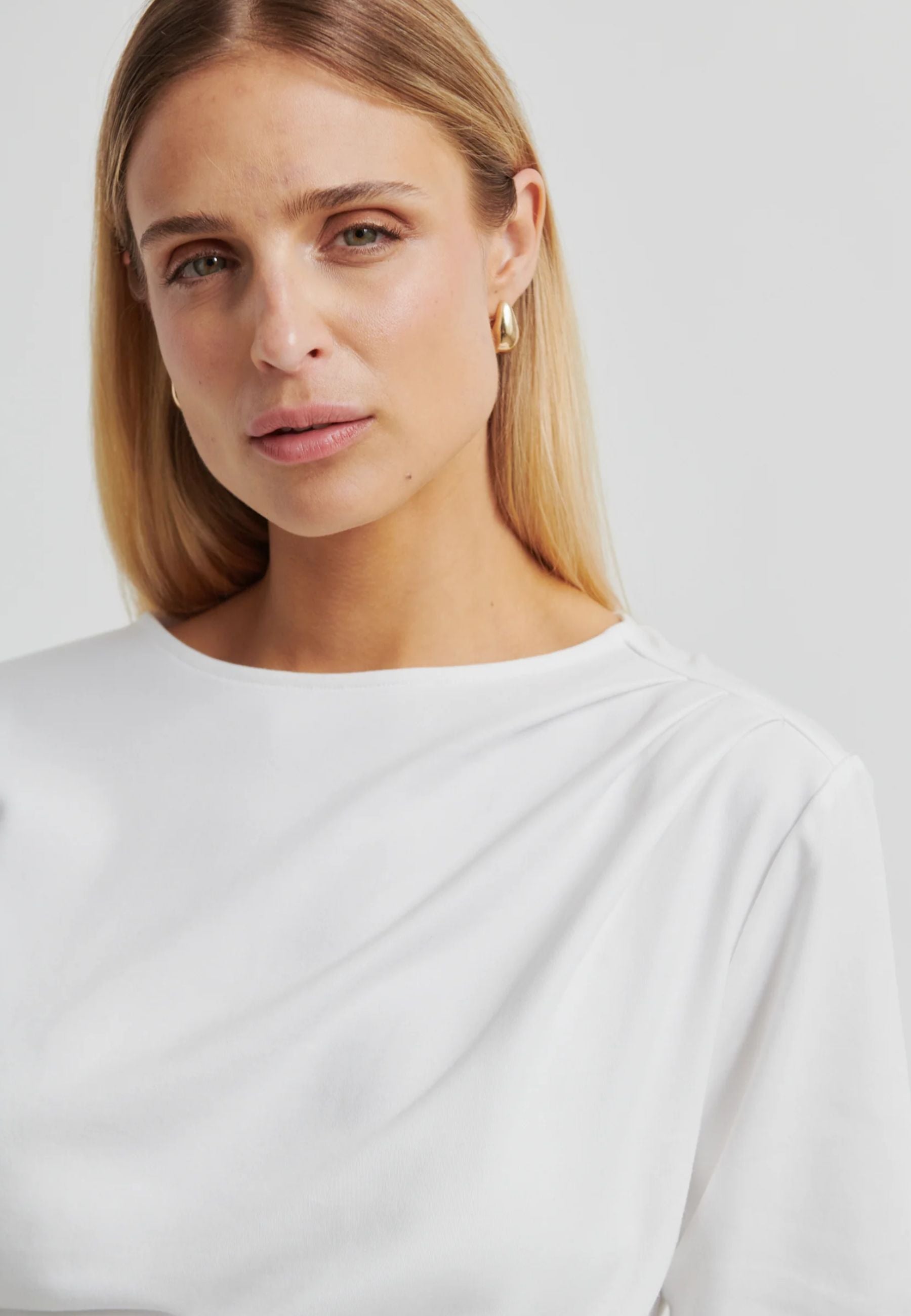 60433 Ulina Drape Tee_White_Model_3