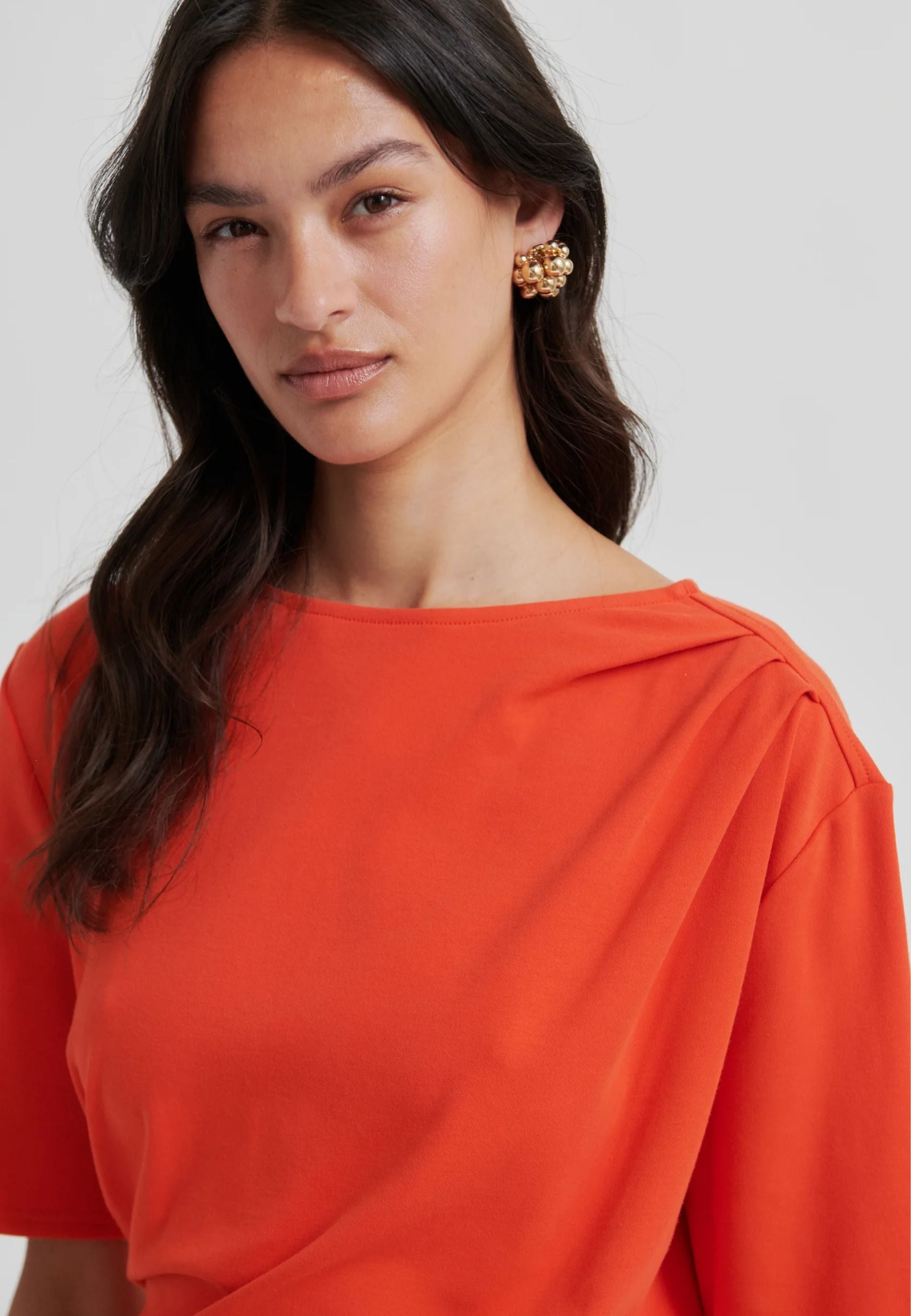 60433 Ulina Drape Tee_Poinciana_Model_3