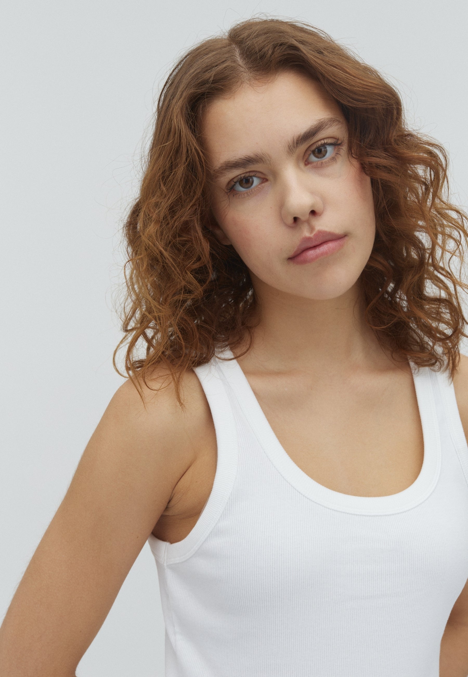 Jaxson U-M_White_Model_1