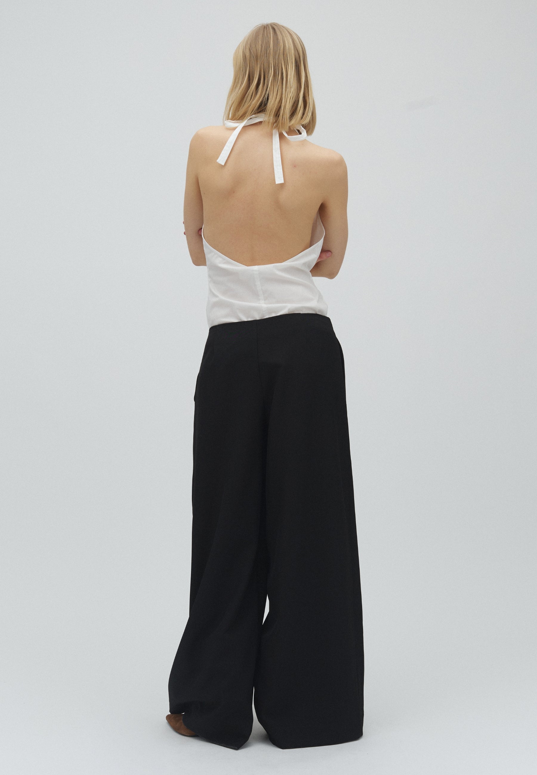 Sienna-F_Black_Model_2