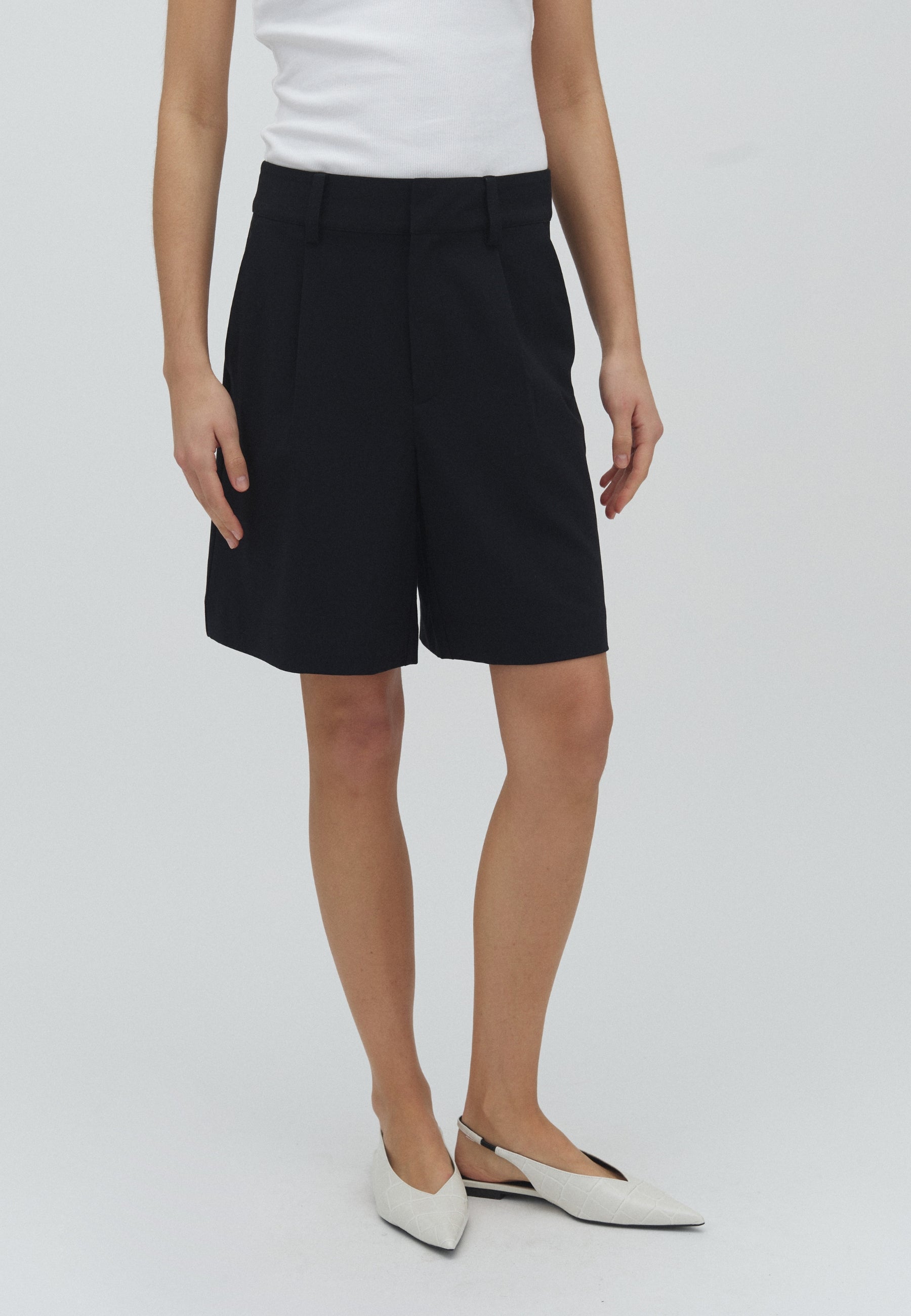 Guri-M_Black_Model_1