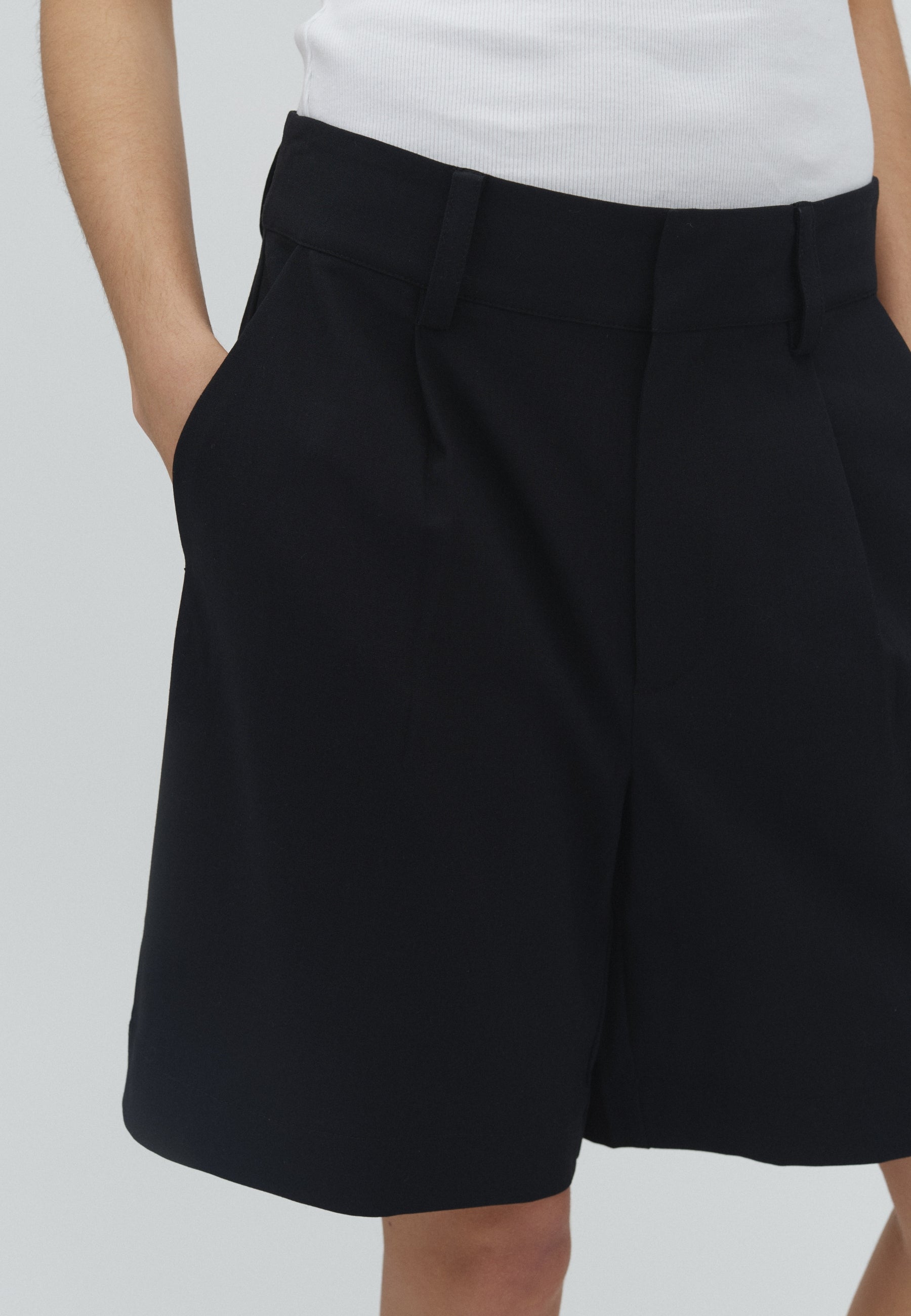 Guri-M_Black_Model_2