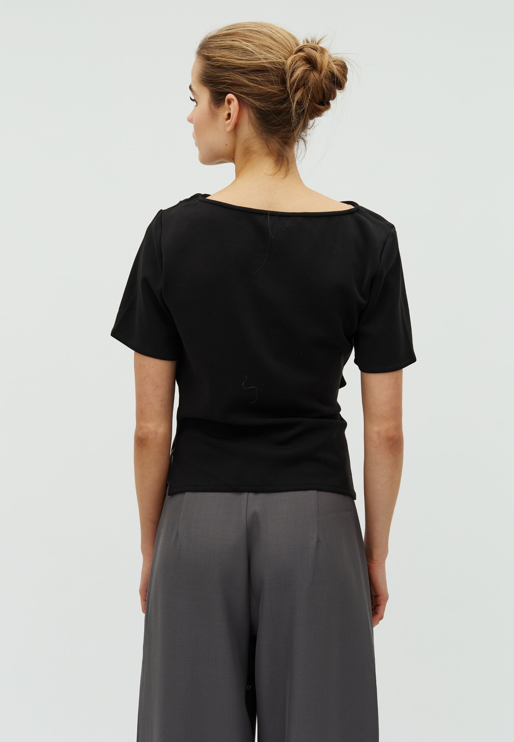 168652 Nasmine Soft Blouse_Black_Model_2