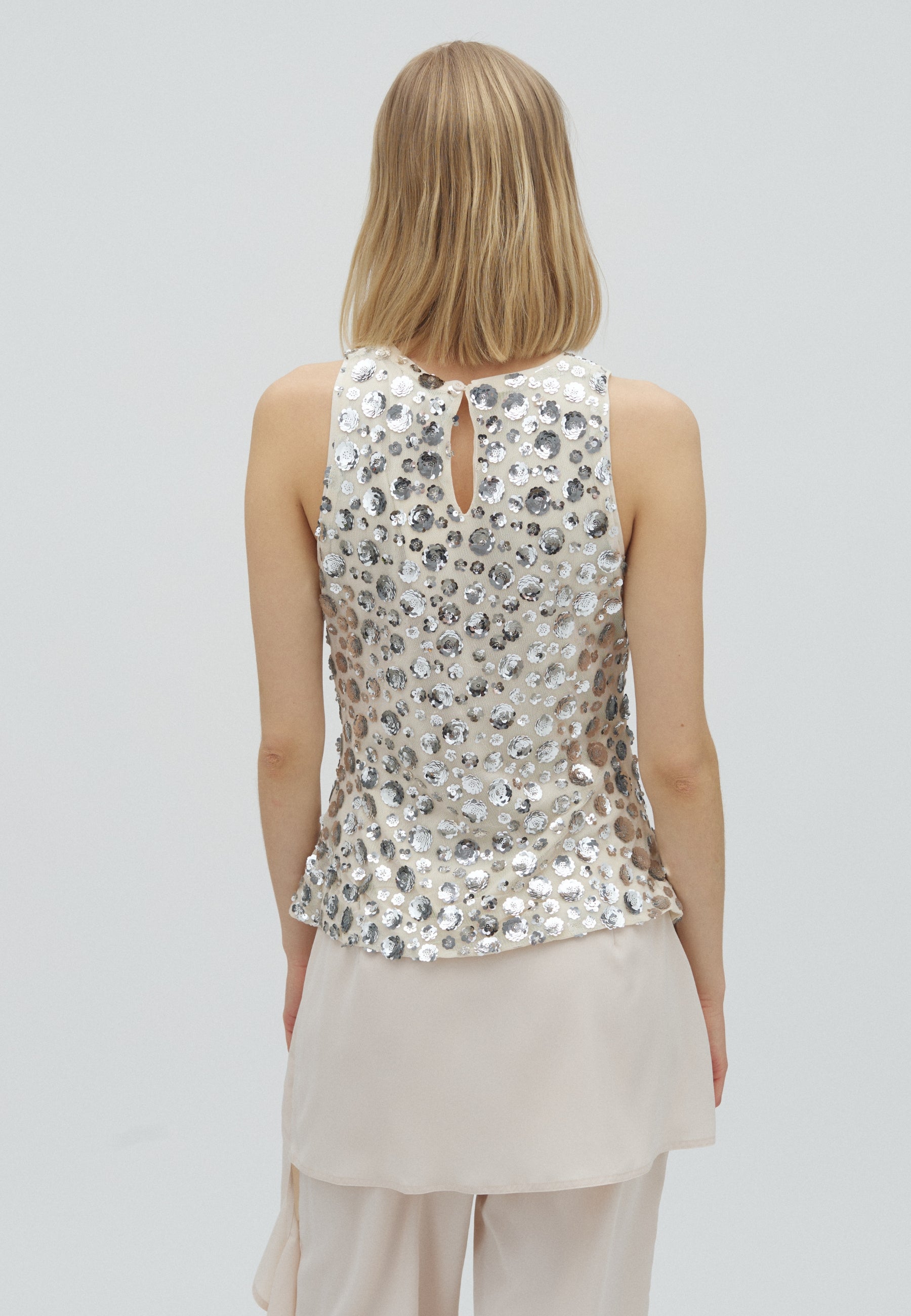 169172 Relina Flower Sequins Top_Creme_Model_1
