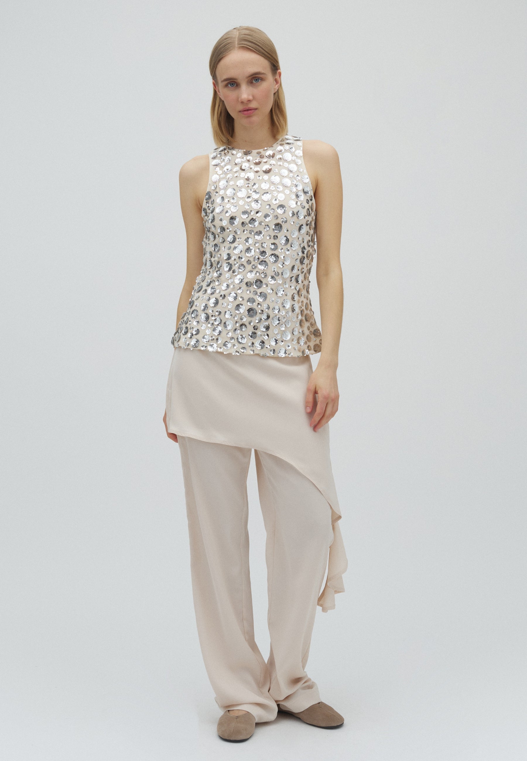 169172 Relina Flower Sequins Top_Creme_Model_2