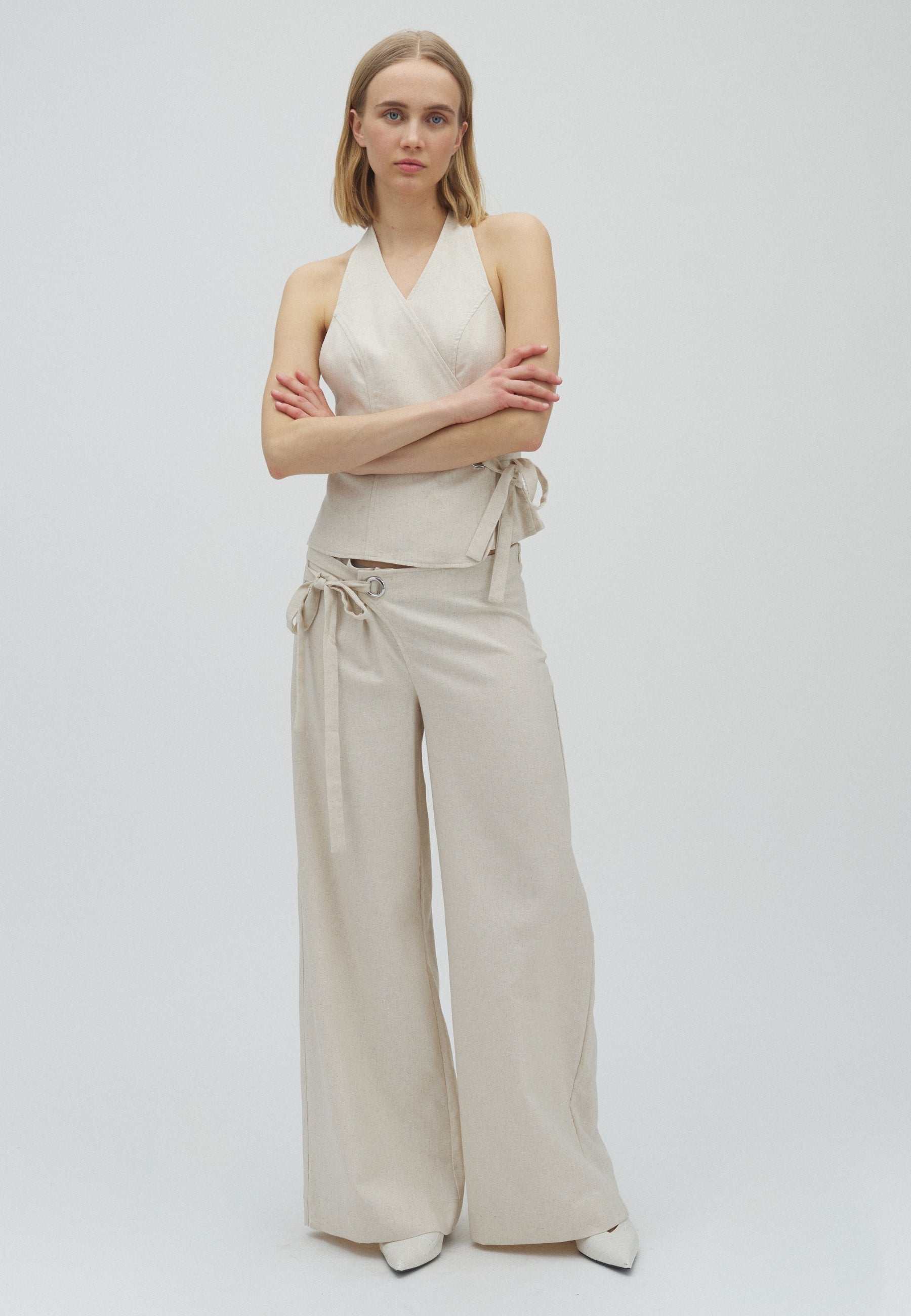 Riolea-F_Natural Linen_Model_0