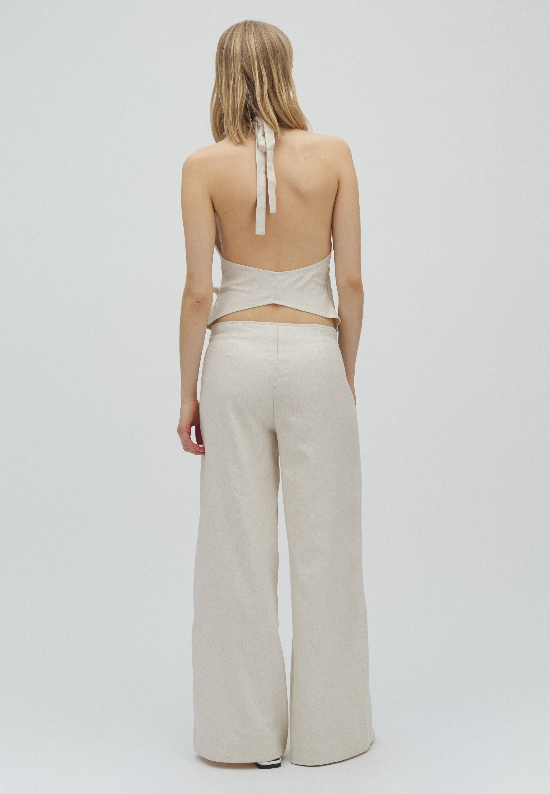 Riolea-F_Natural Linen_Model_2