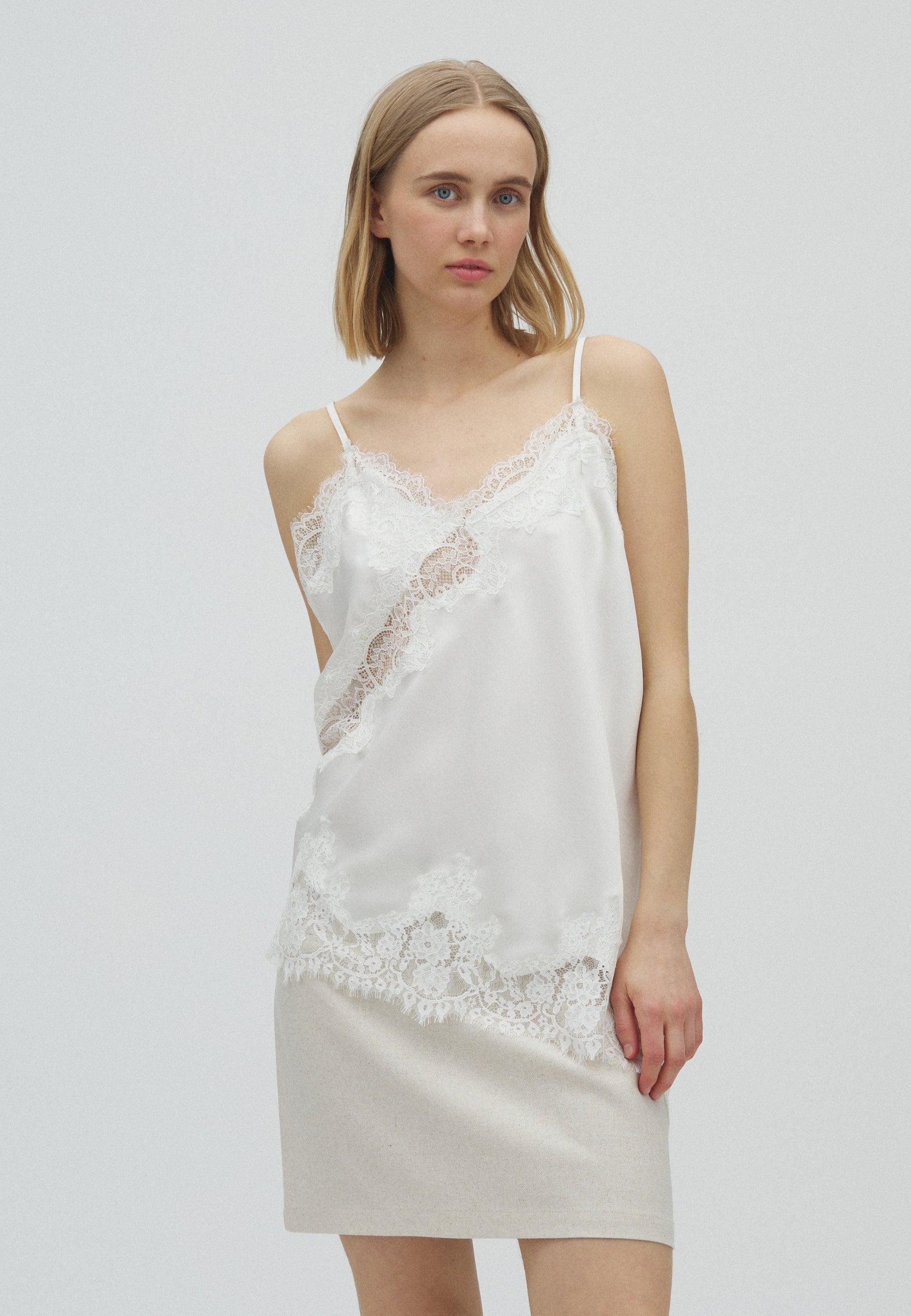 168096 Siole Lace Top_Pearl_Model_0