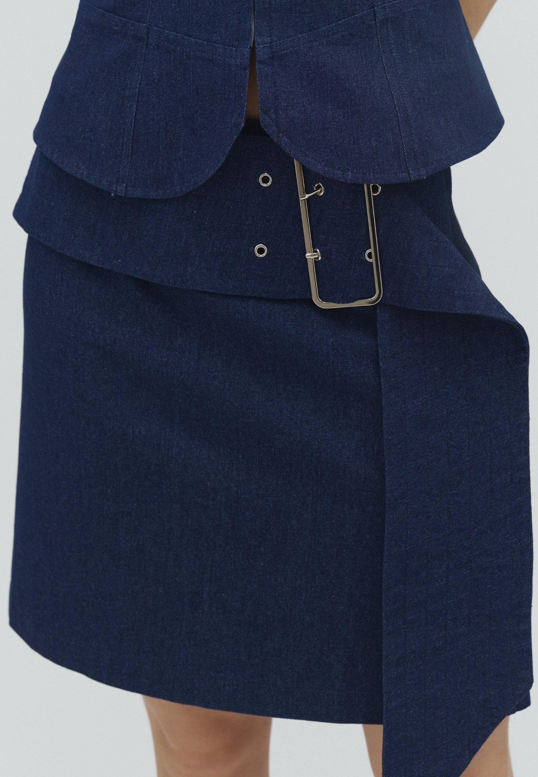 Biella-F_Dark Blue_Model_2