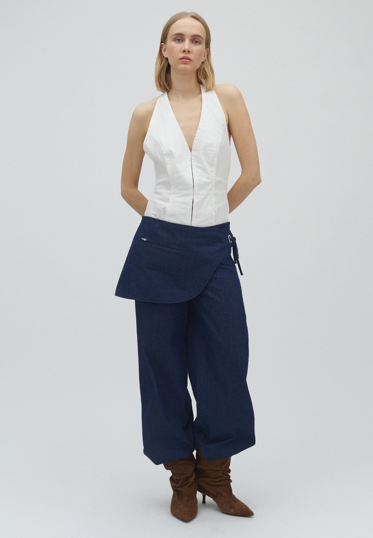 Laszio-F_Dark Blue_Model_0