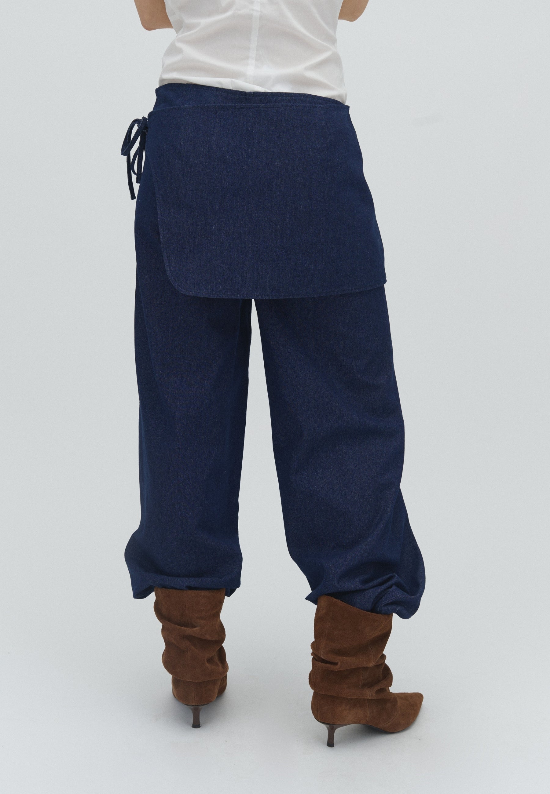 Laszio-F_Dark Blue_Model_3