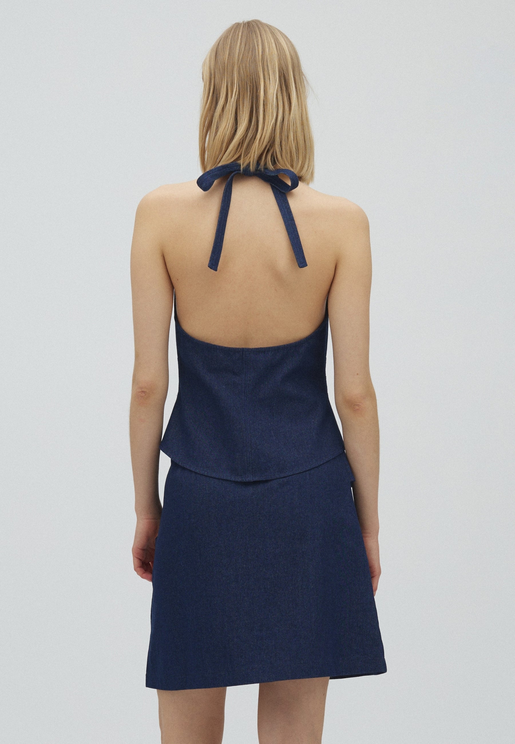 Genevie-F_Dark Blue_Model_1