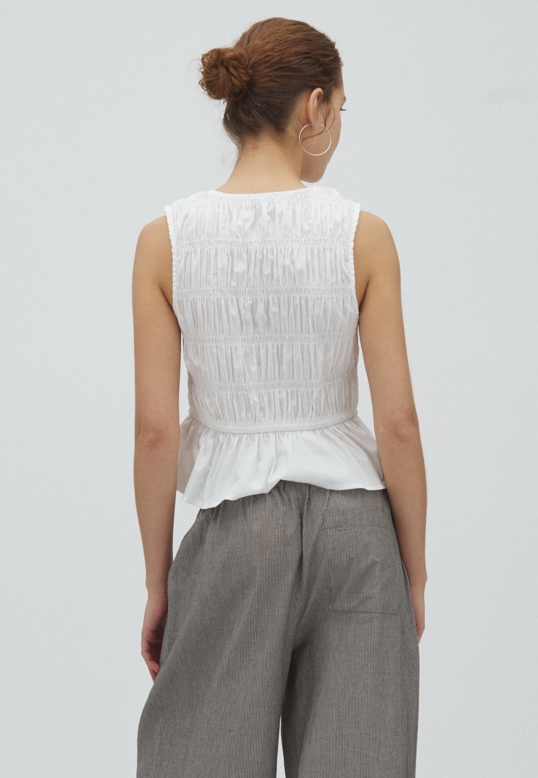 Cyra-M_White_Model_2