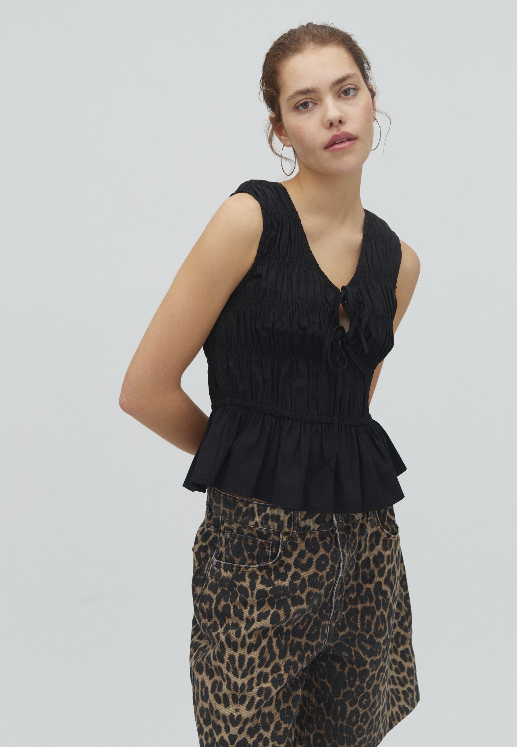 Cyra-M_Black_Model_0