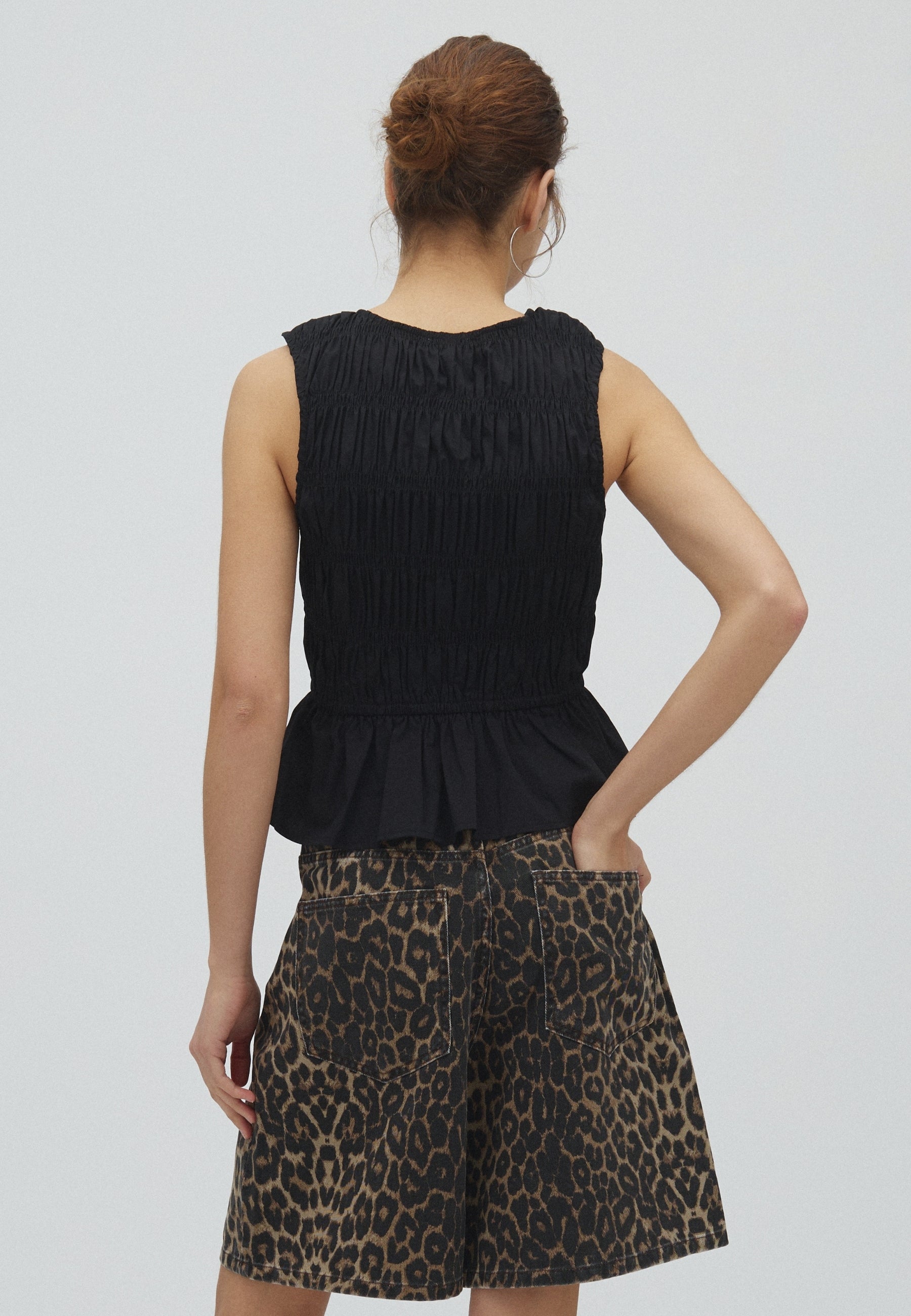 Cyra-M_Black_Model_1