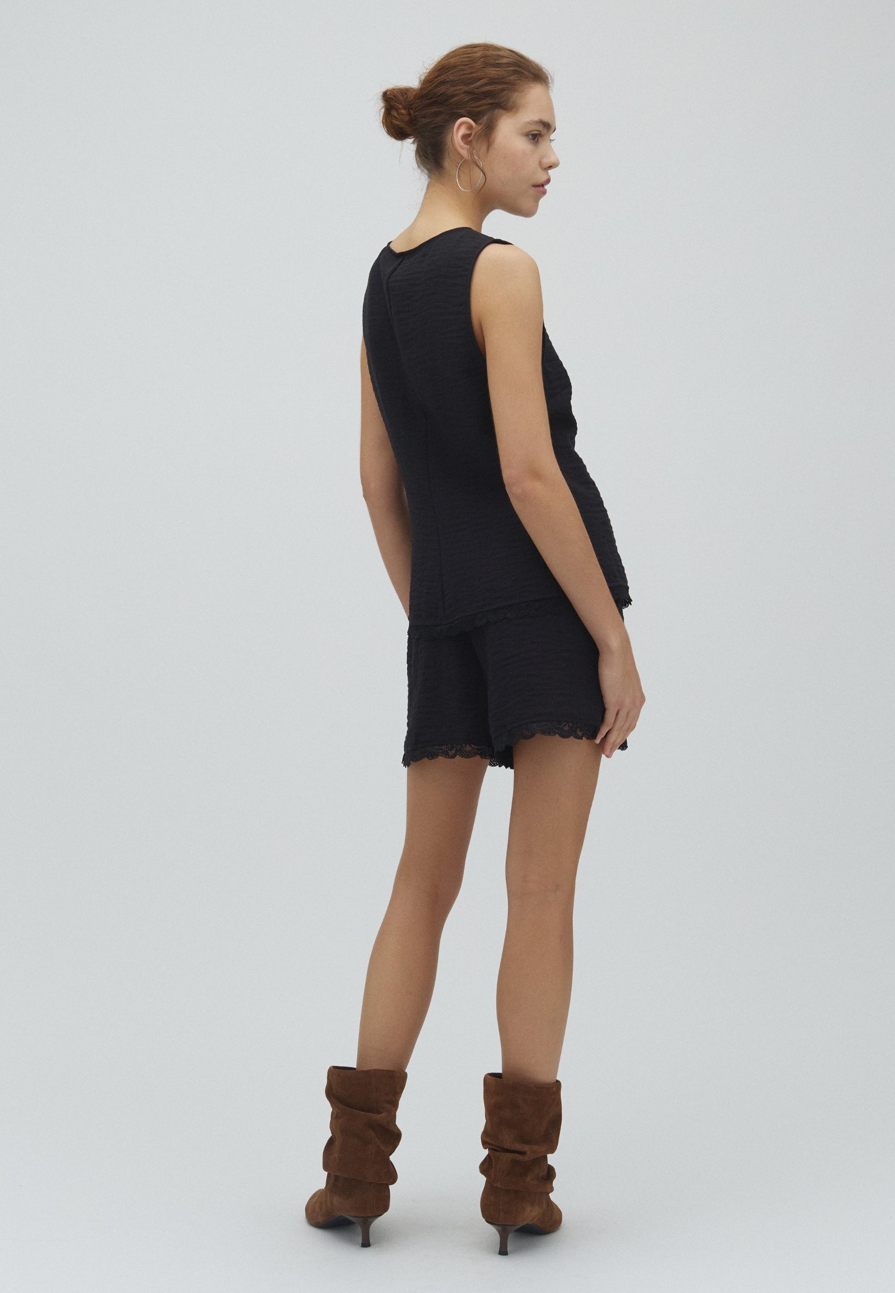 Coralys-M_Black_Model_2