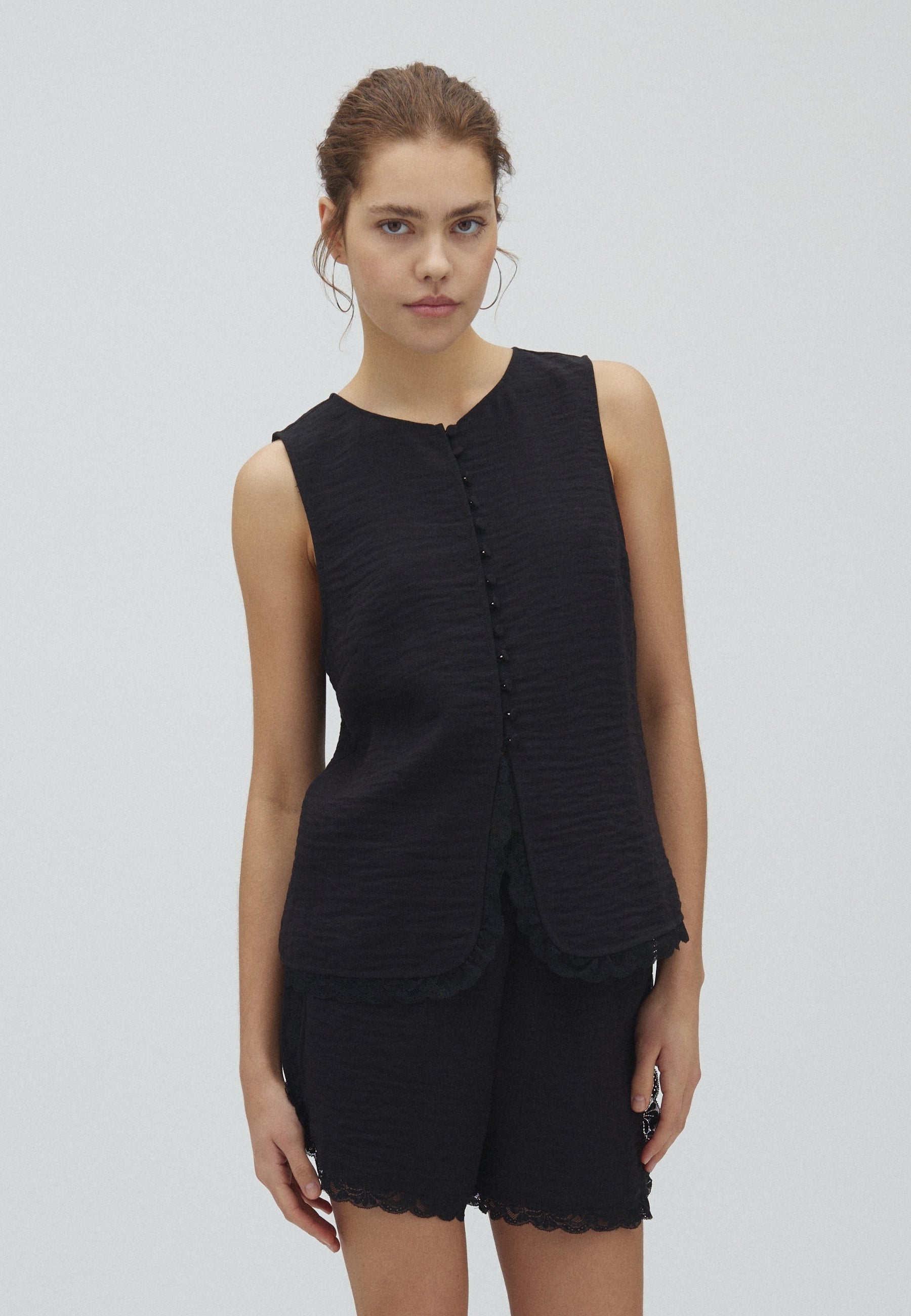 Leleh-M_Black_Model_0