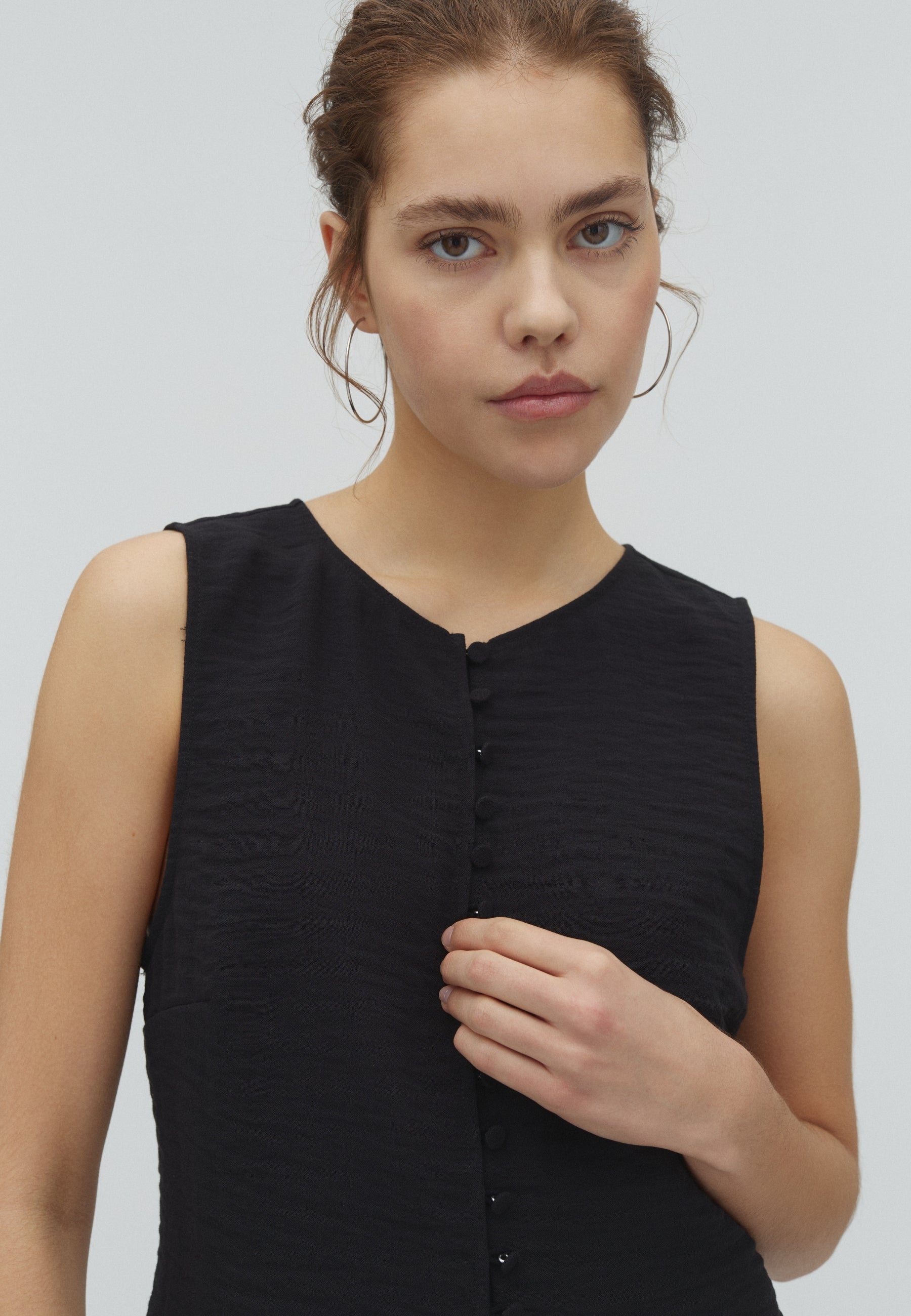 Leleh-M_Black_Model_1