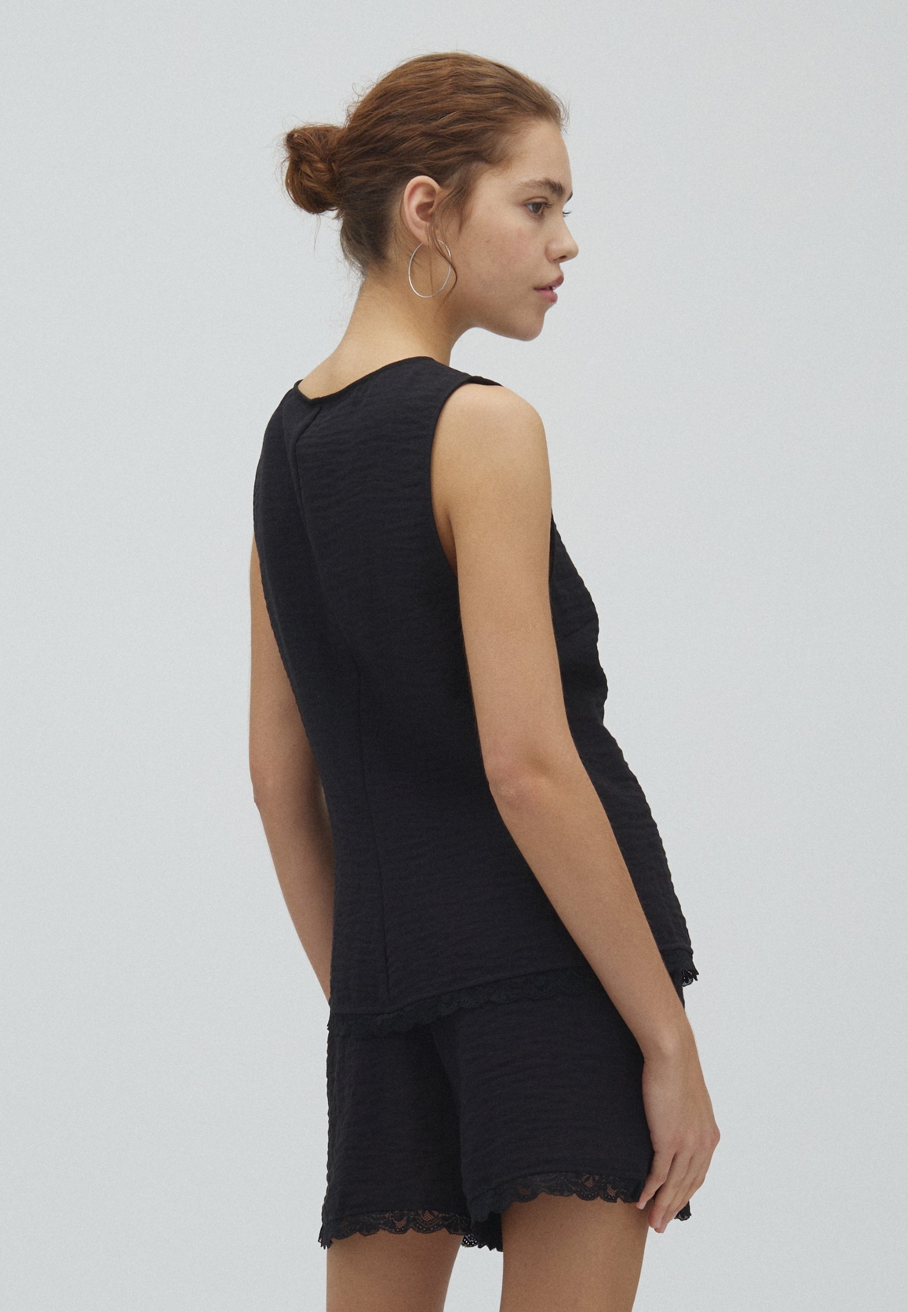 Leleh-M_Black_Model_2