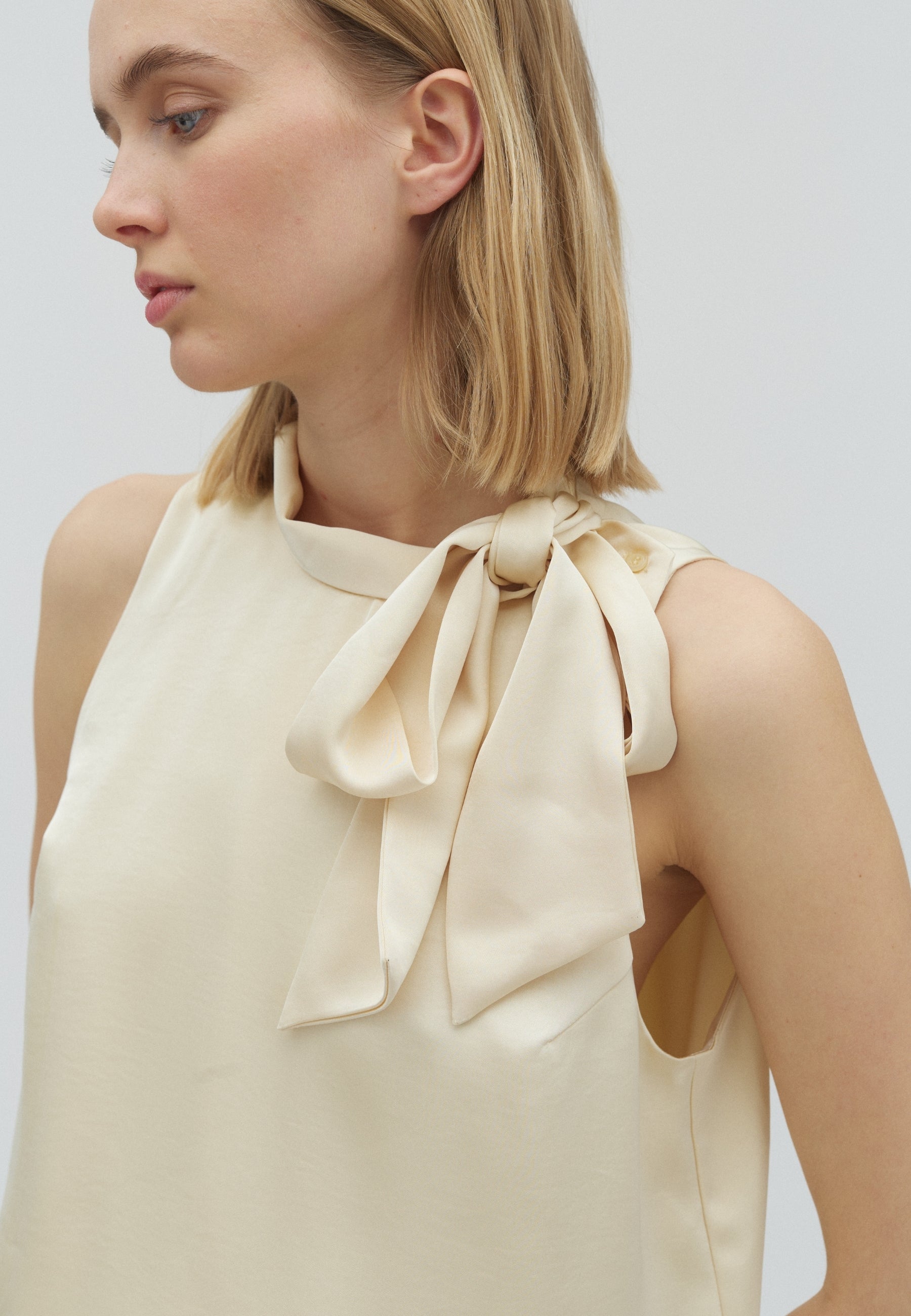 169561 Deda Heavy Sateen Top_Light Yellow_Model_1