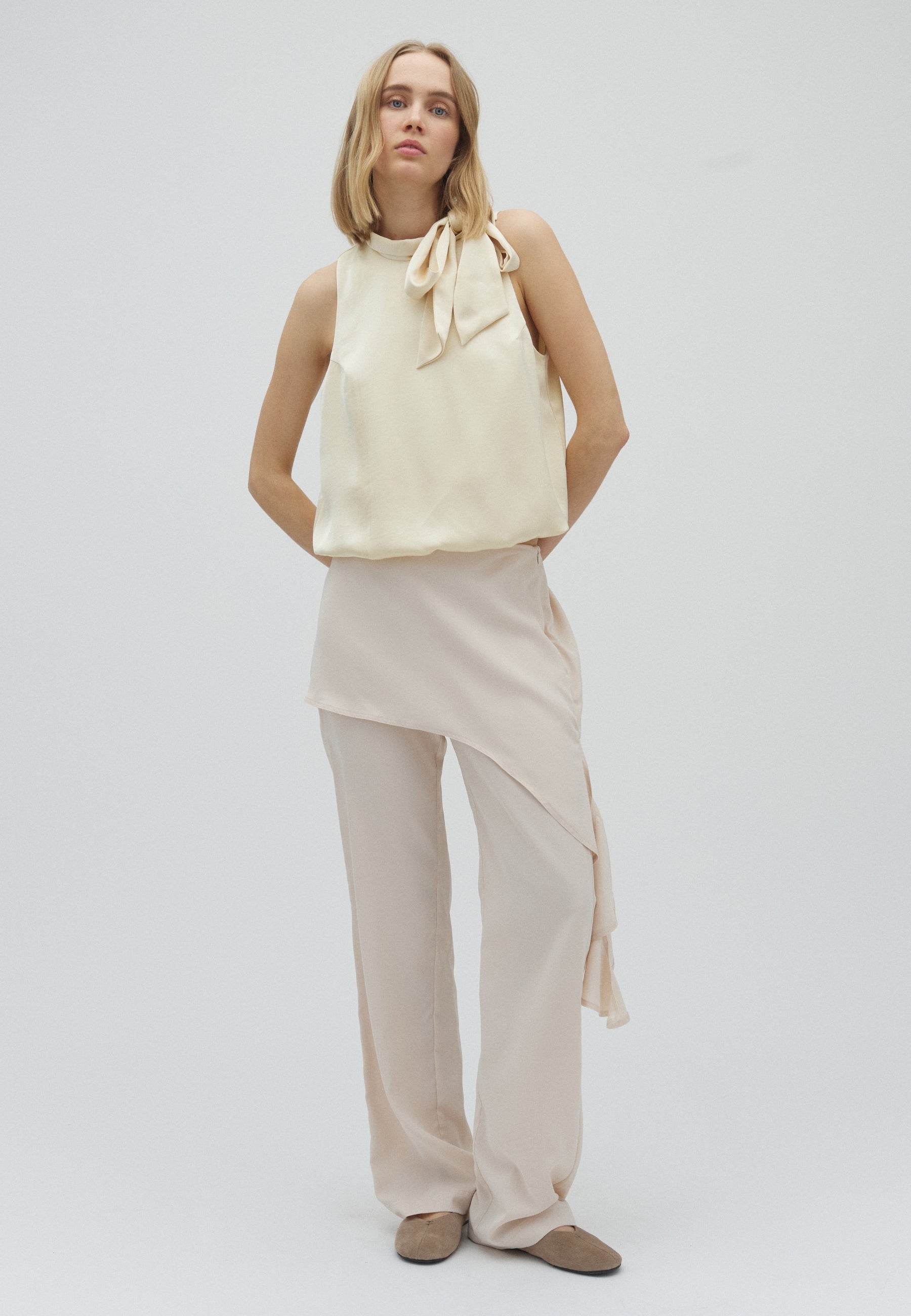 Teone-F_Powder Beige_Model_0