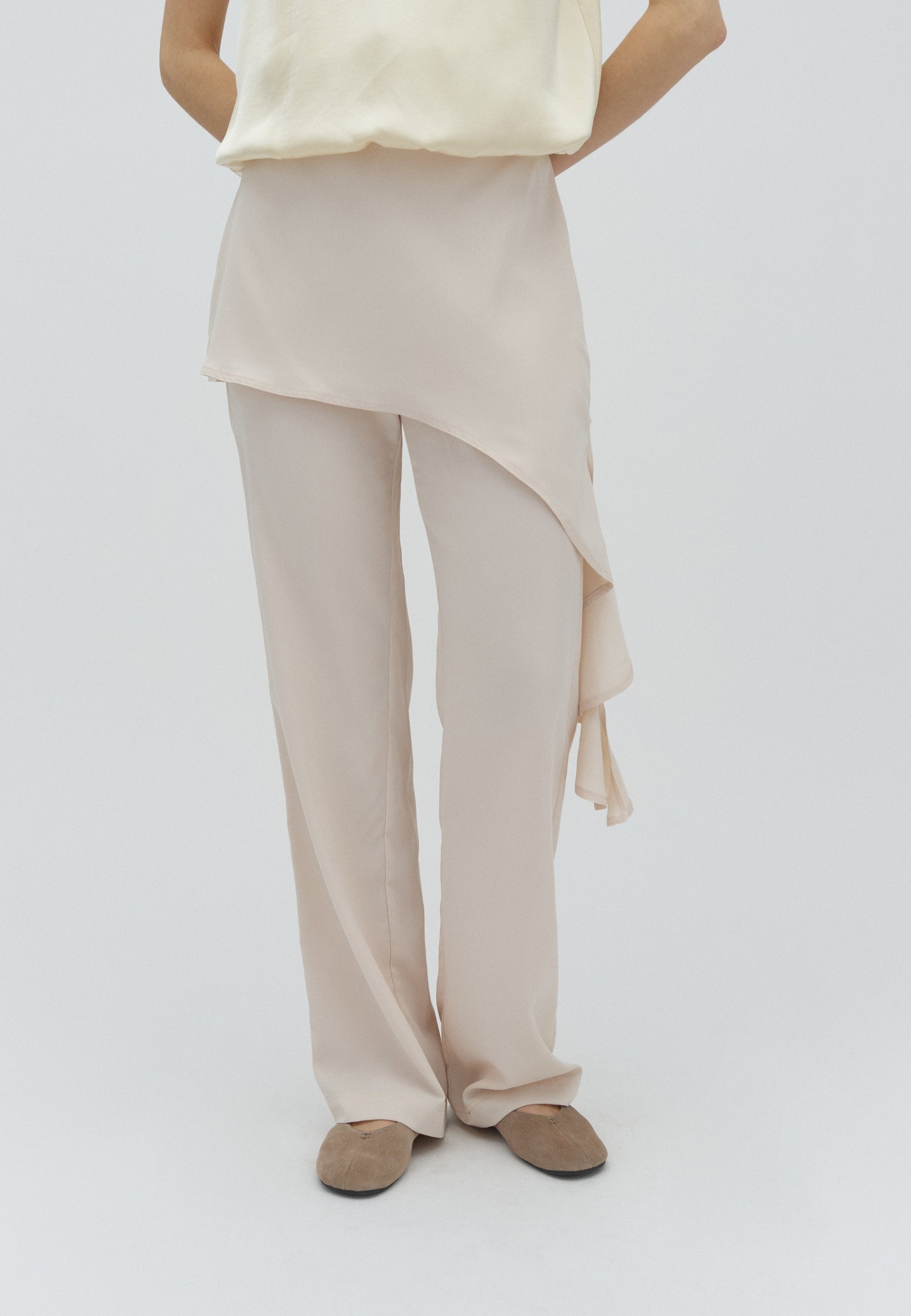 Teone-F_Powder Beige_Model_1