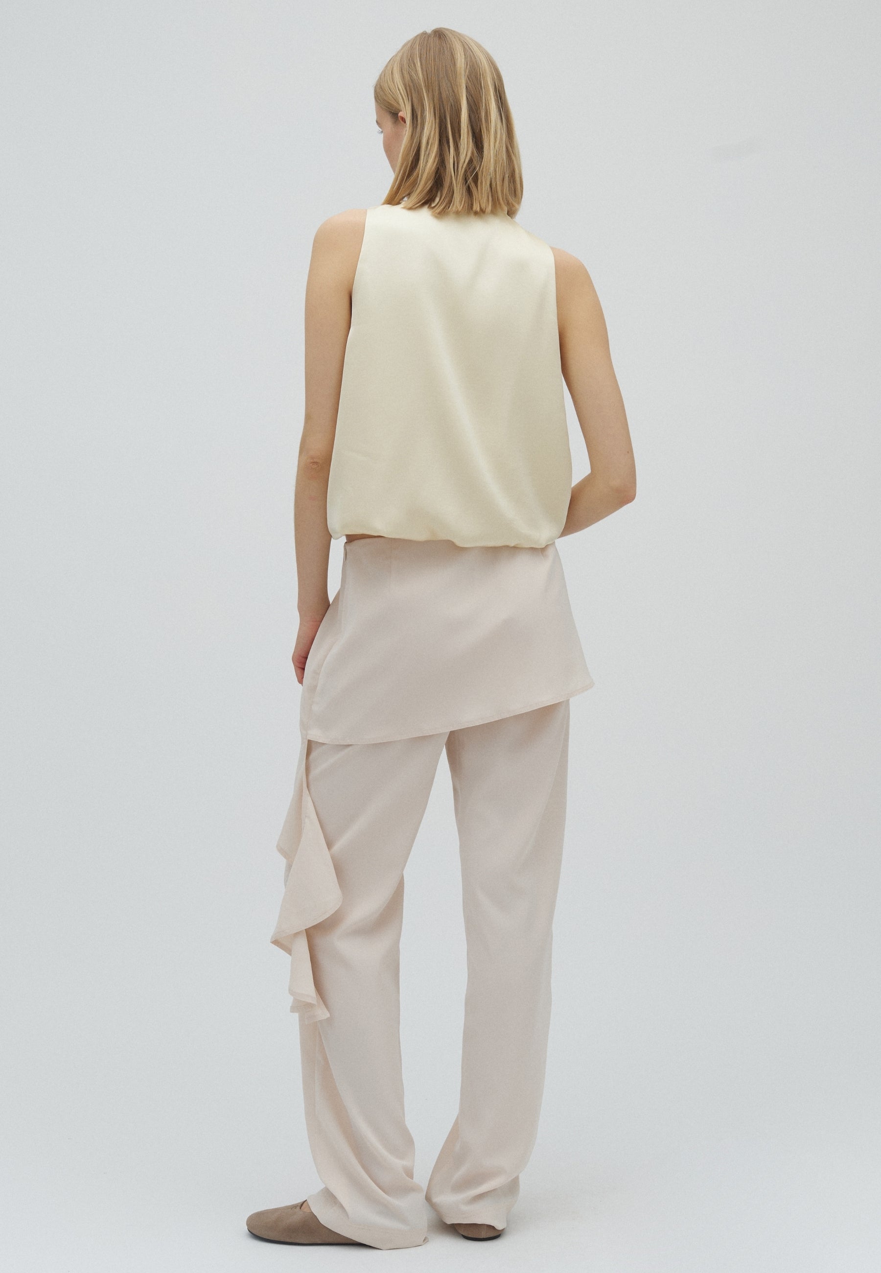 Teone-F_Powder Beige_Model_3