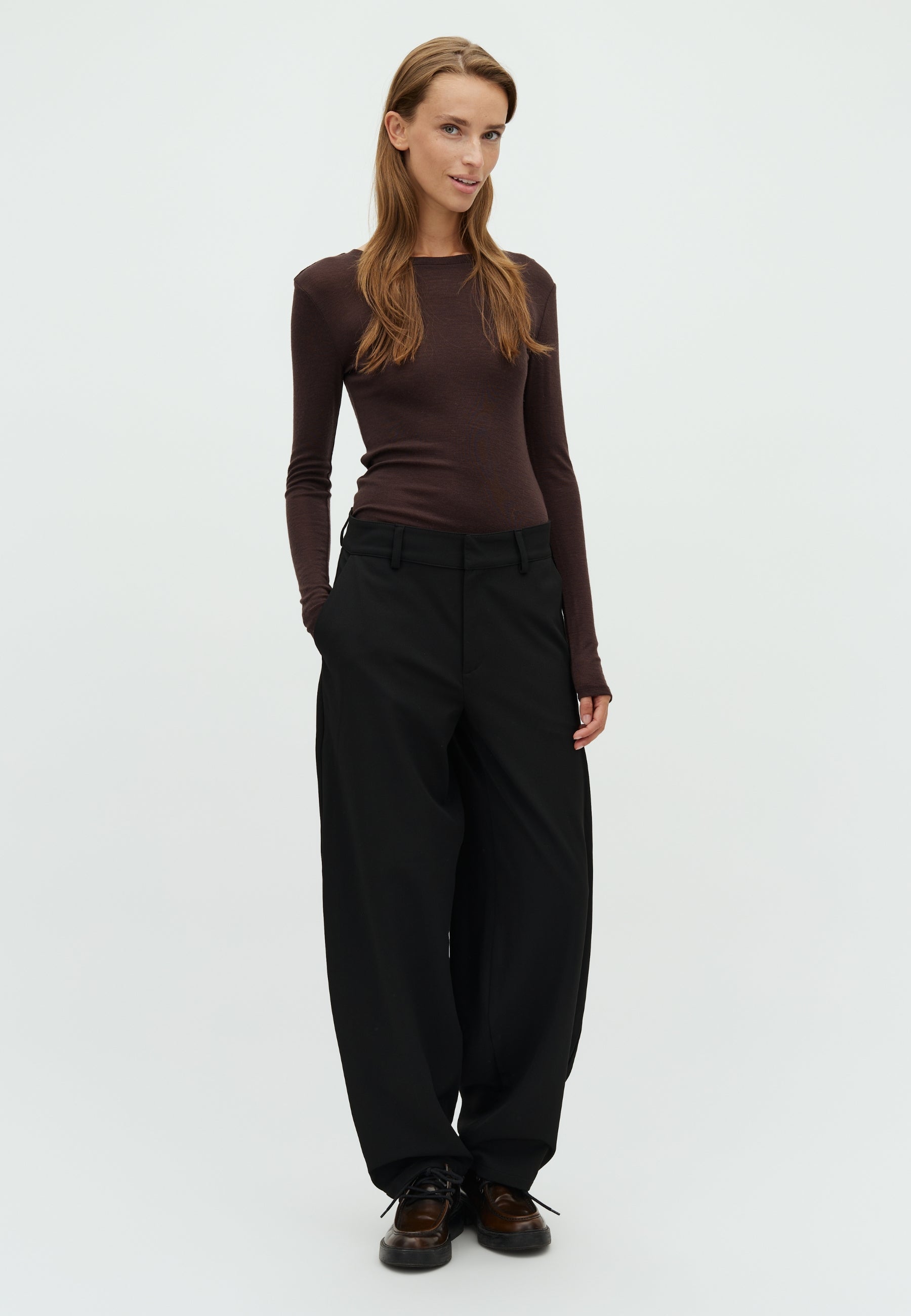 Silira-M_Black_Model_0