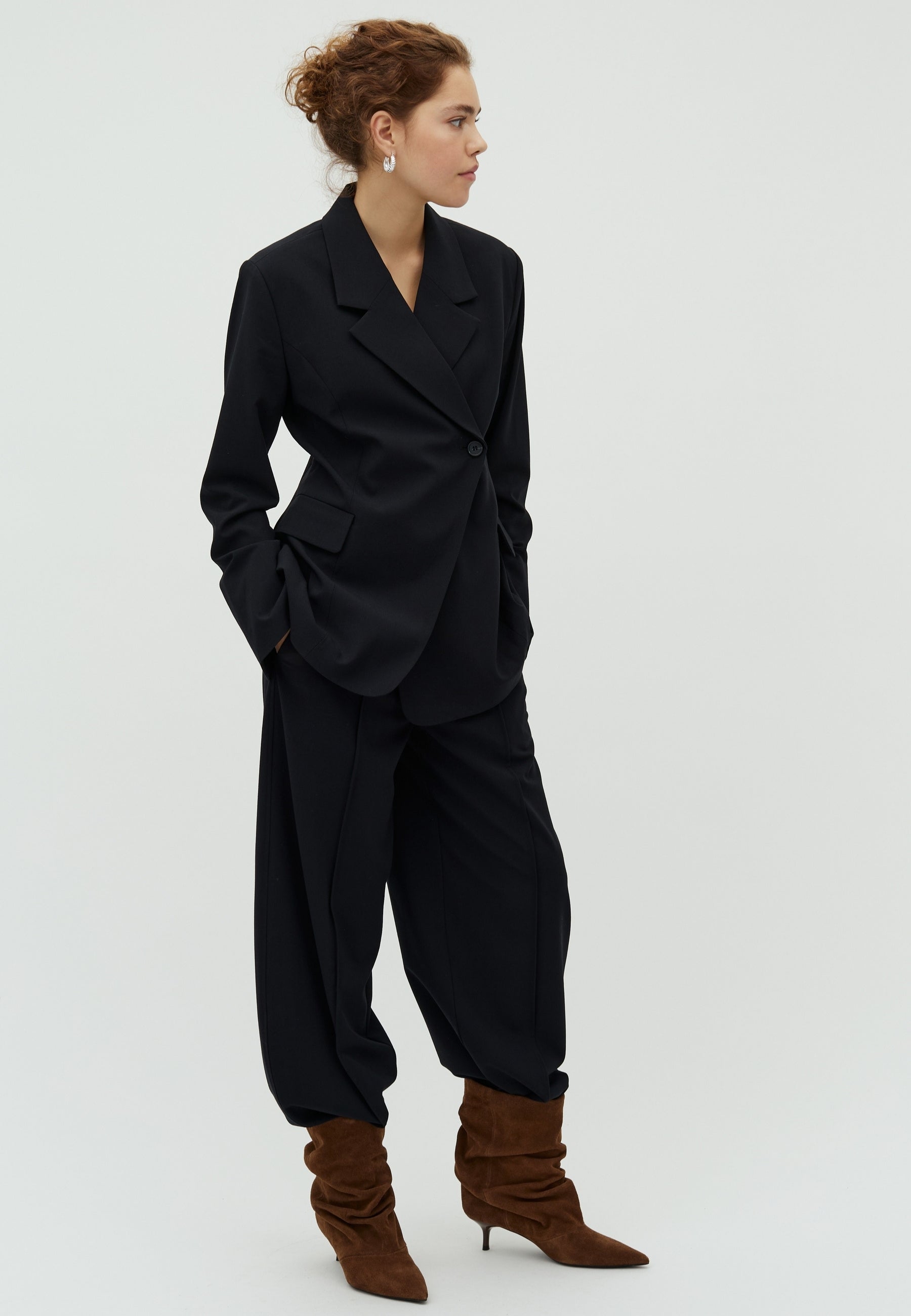 Frame-M_Black_Model_2