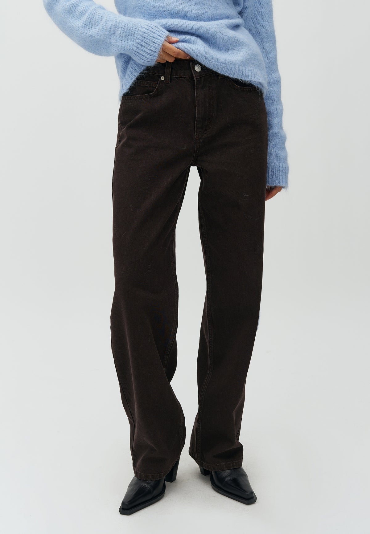 Jamilla-M_Brown Wash_Model_1