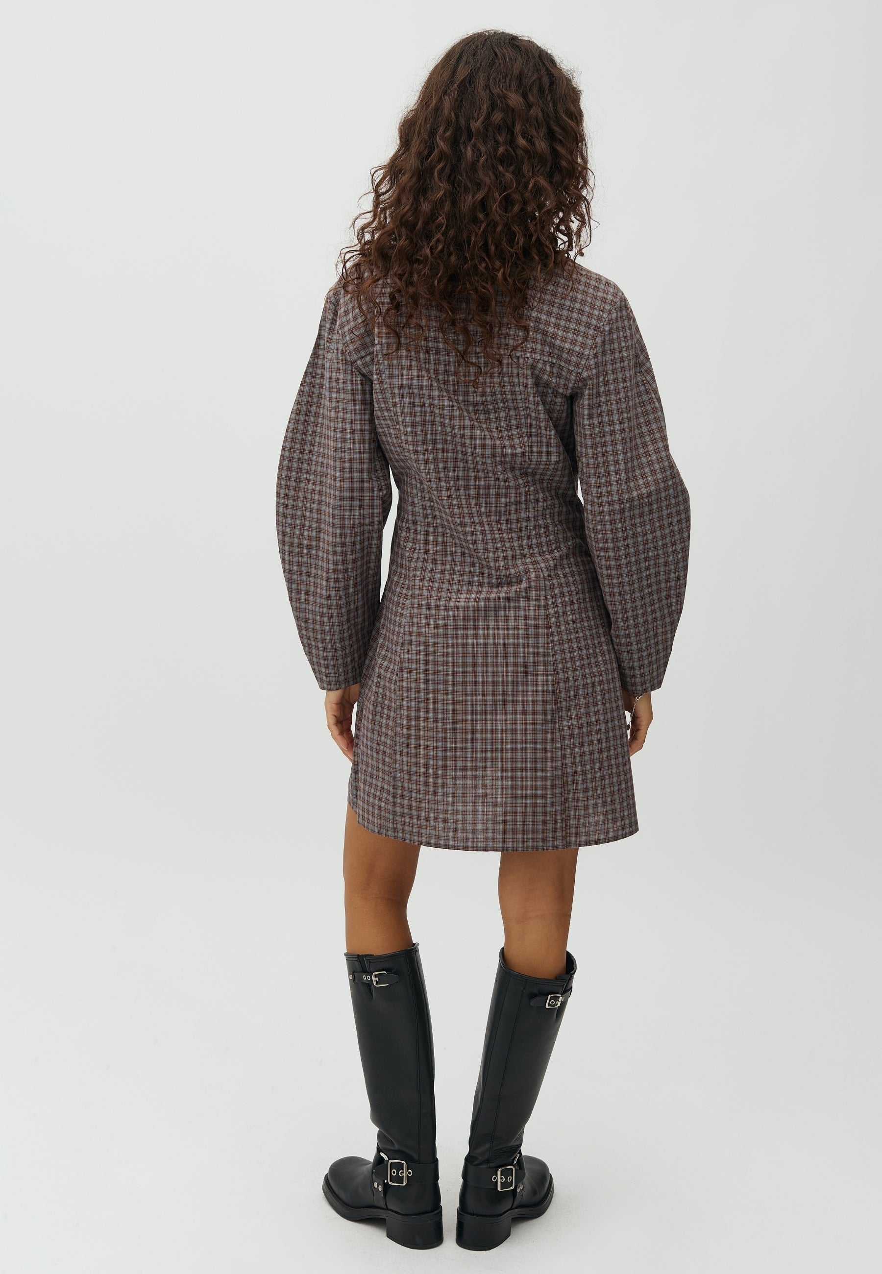 Kienna-M_Mirage Check_Model_3