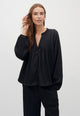 Maville-M_Black_Model_0