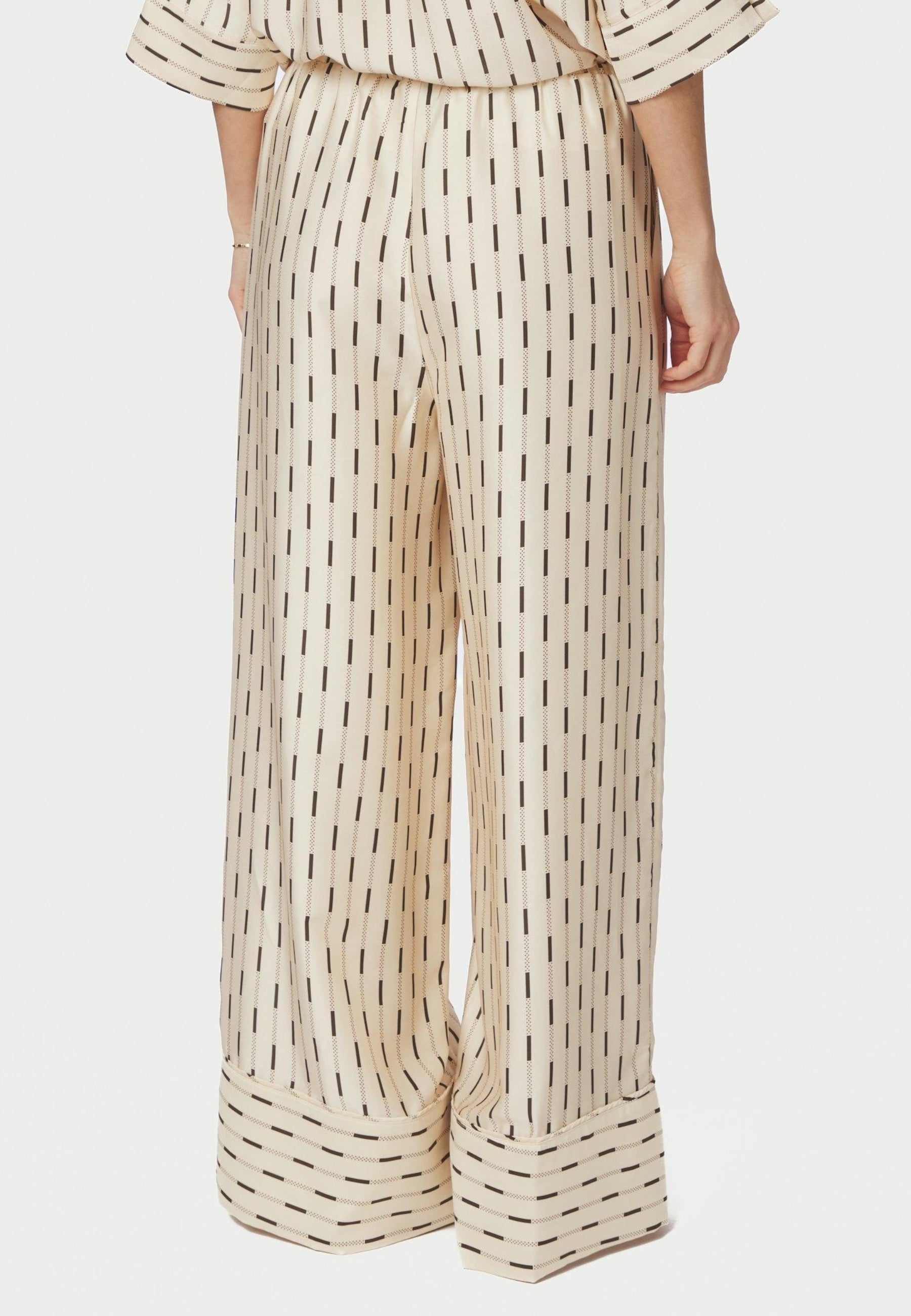 169279 Sora Print Pants_Creme_Model_3